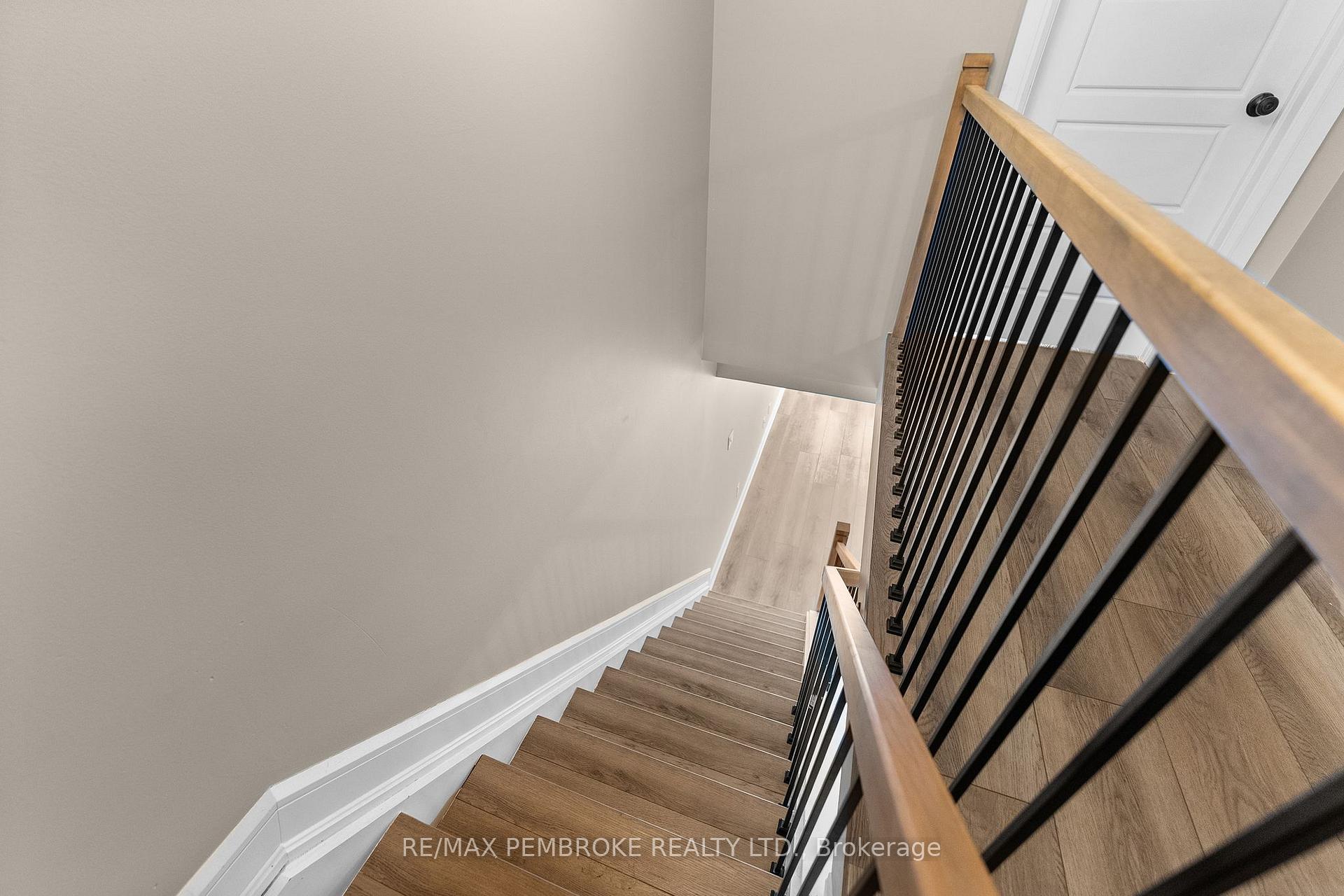 Photo 18 of 41 Northbrook Road, Petawawa, Petawawa — HOMEH