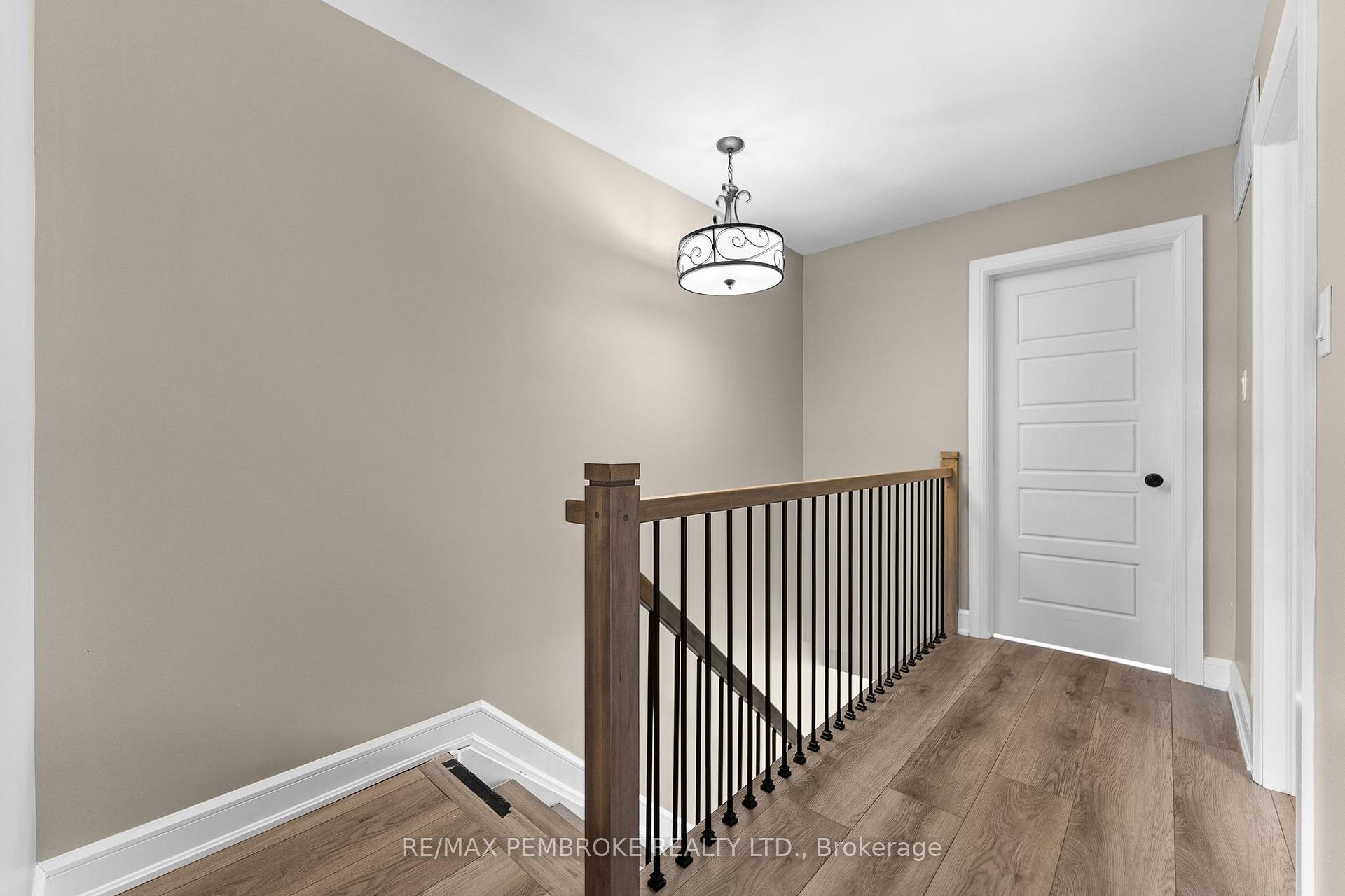 Photo 19 of 41 Northbrook Road, Petawawa, Petawawa — HOMEH