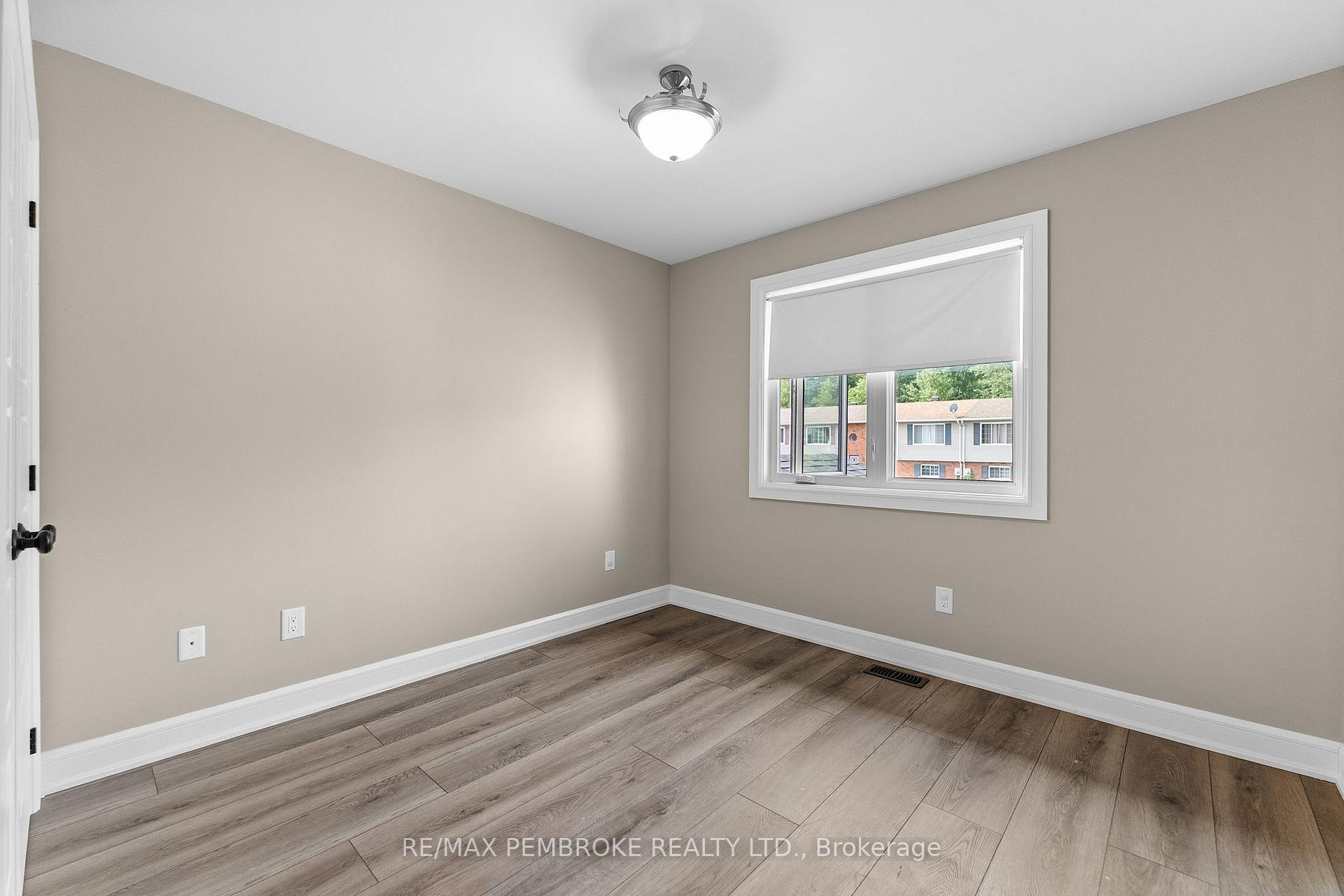 Photo 21 of 41 Northbrook Road, Petawawa, Petawawa — HOMEH