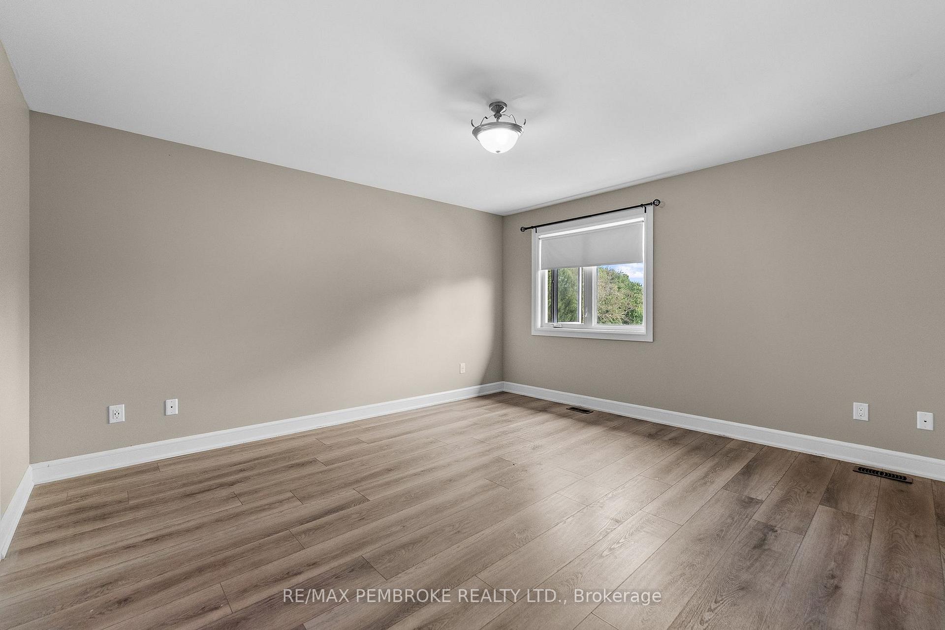 Photo 24 of 41 Northbrook Road, Petawawa, Petawawa — HOMEH