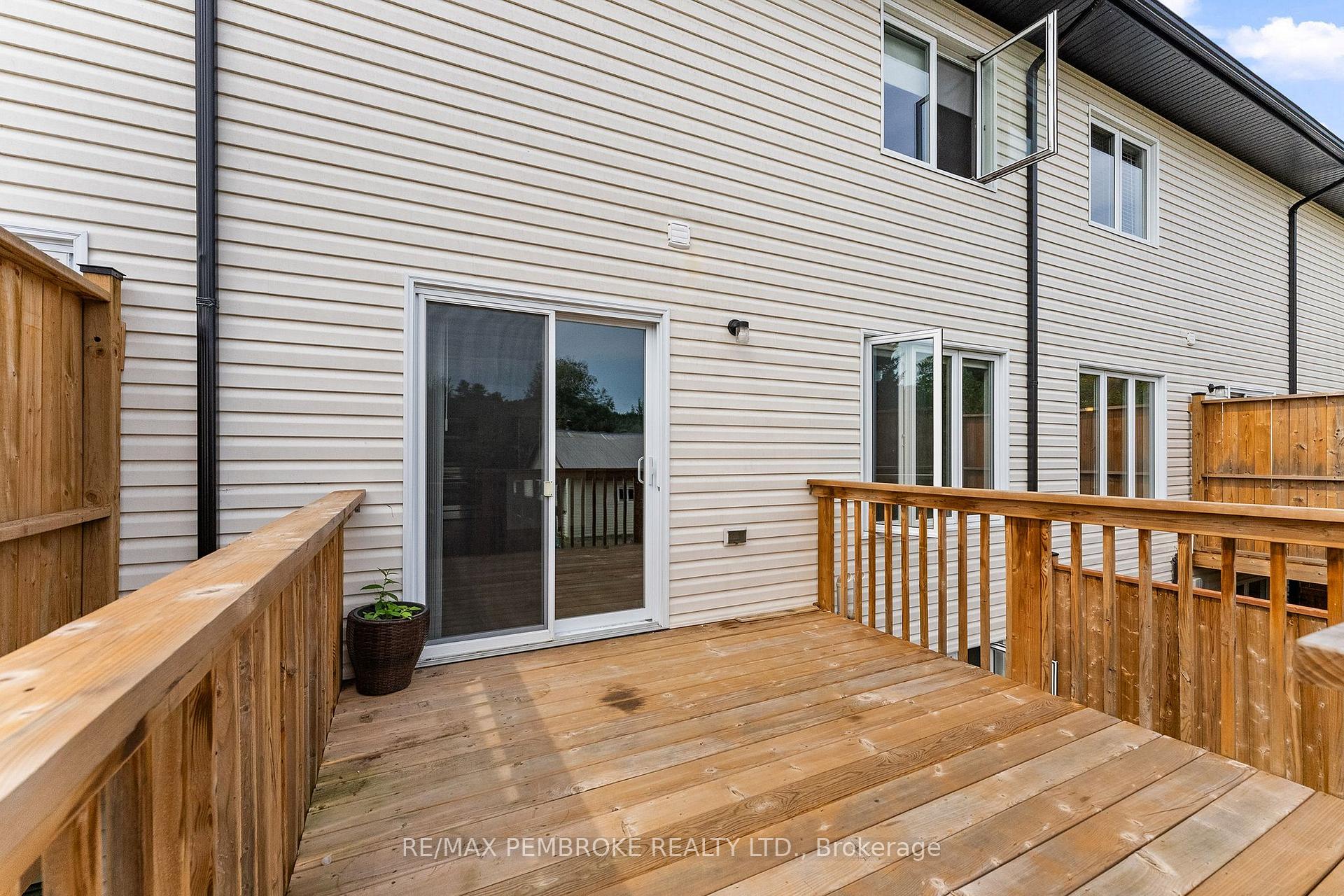 Photo 35 of 41 Northbrook Road, Petawawa, Petawawa — HOMEH