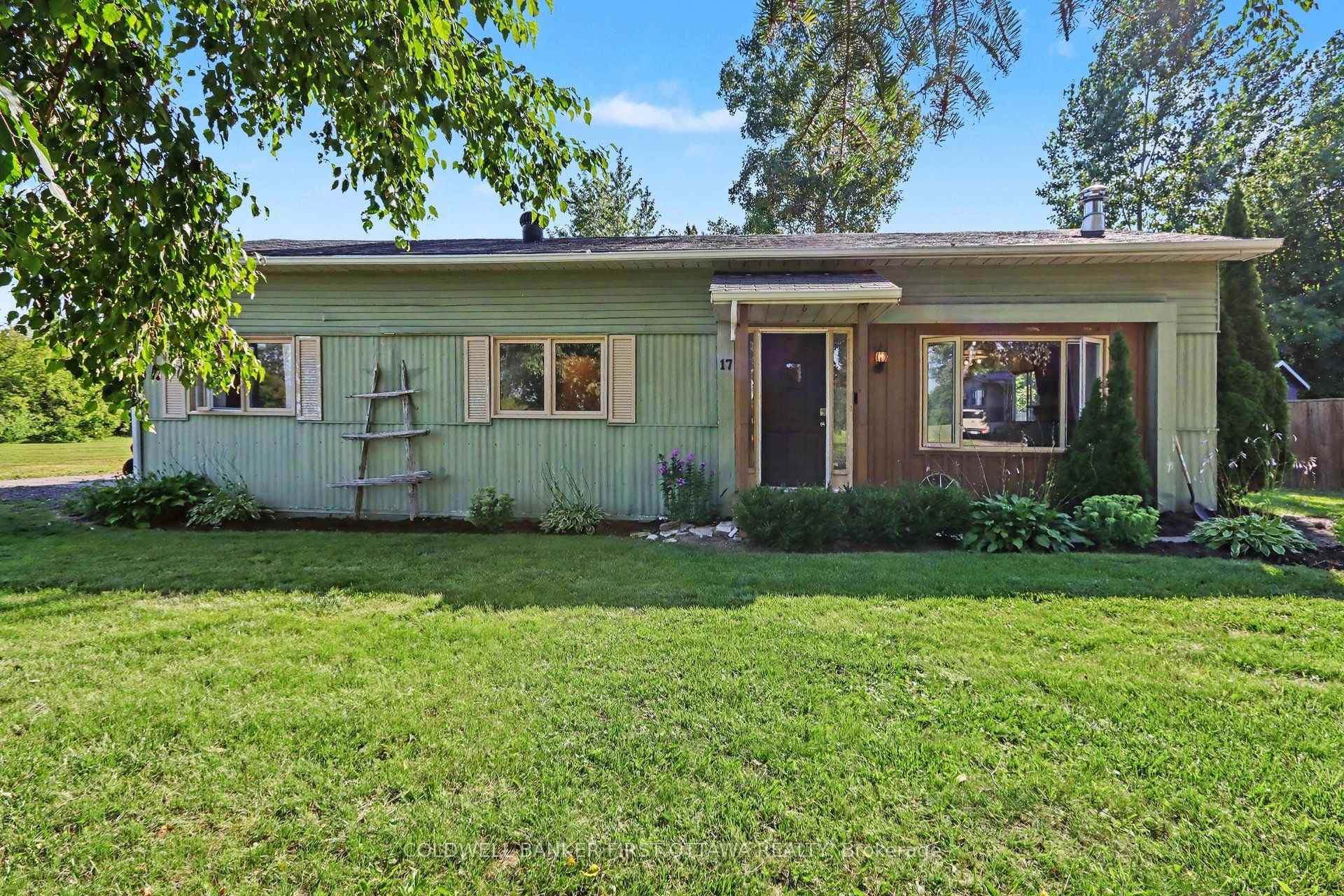 Photo 3 of 17 Bridle Path, Rideau Lakes, Rideau Lakes (South Elmsley) Twp — HOMEH