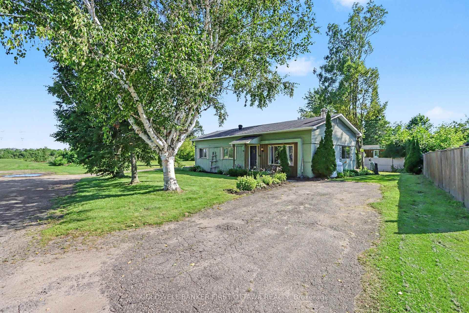Photo 39 of 17 Bridle Path, Rideau Lakes, Rideau Lakes (South Elmsley) Twp — HOMEH
