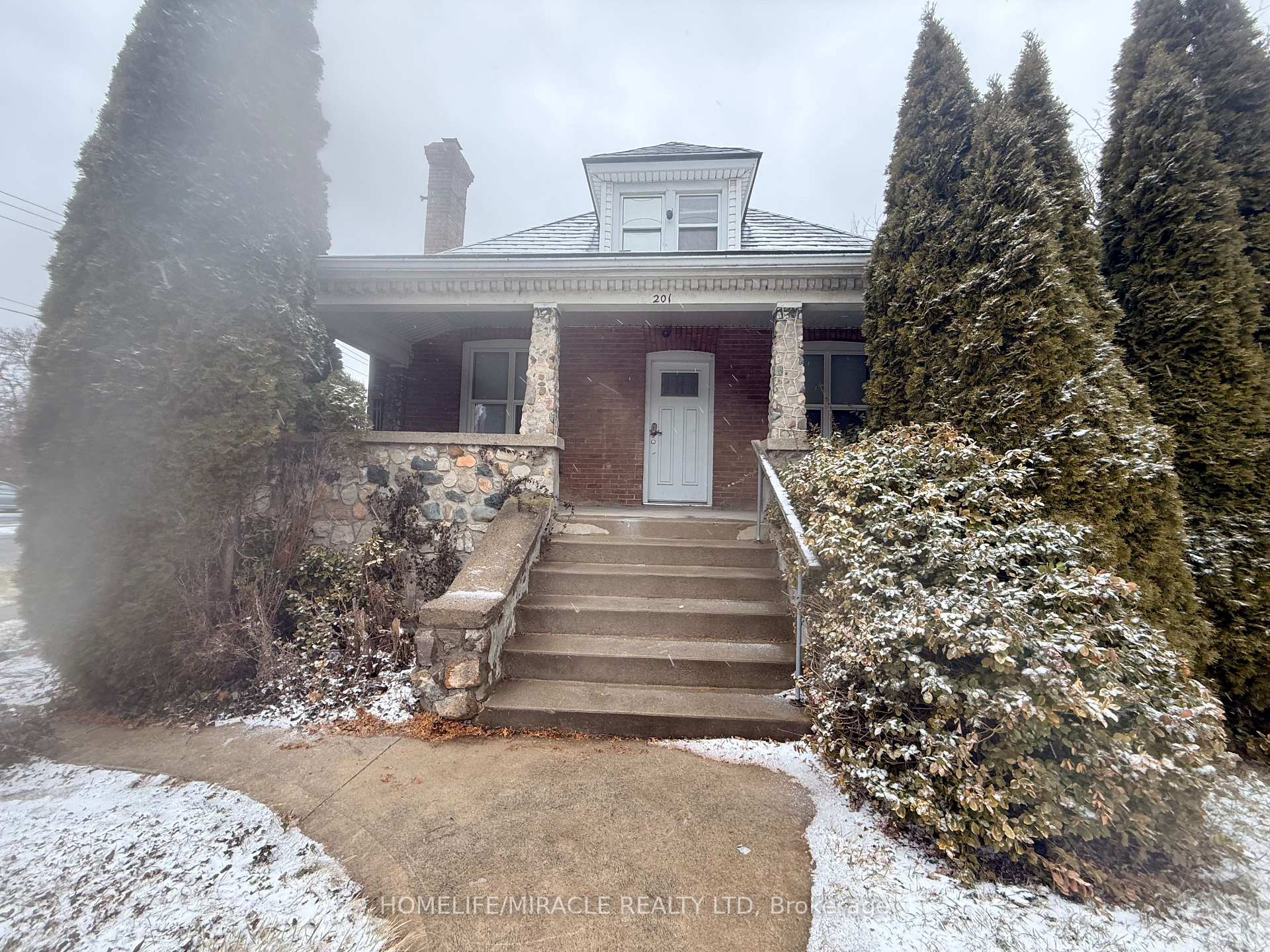 Front of 201 Grand Avenue
