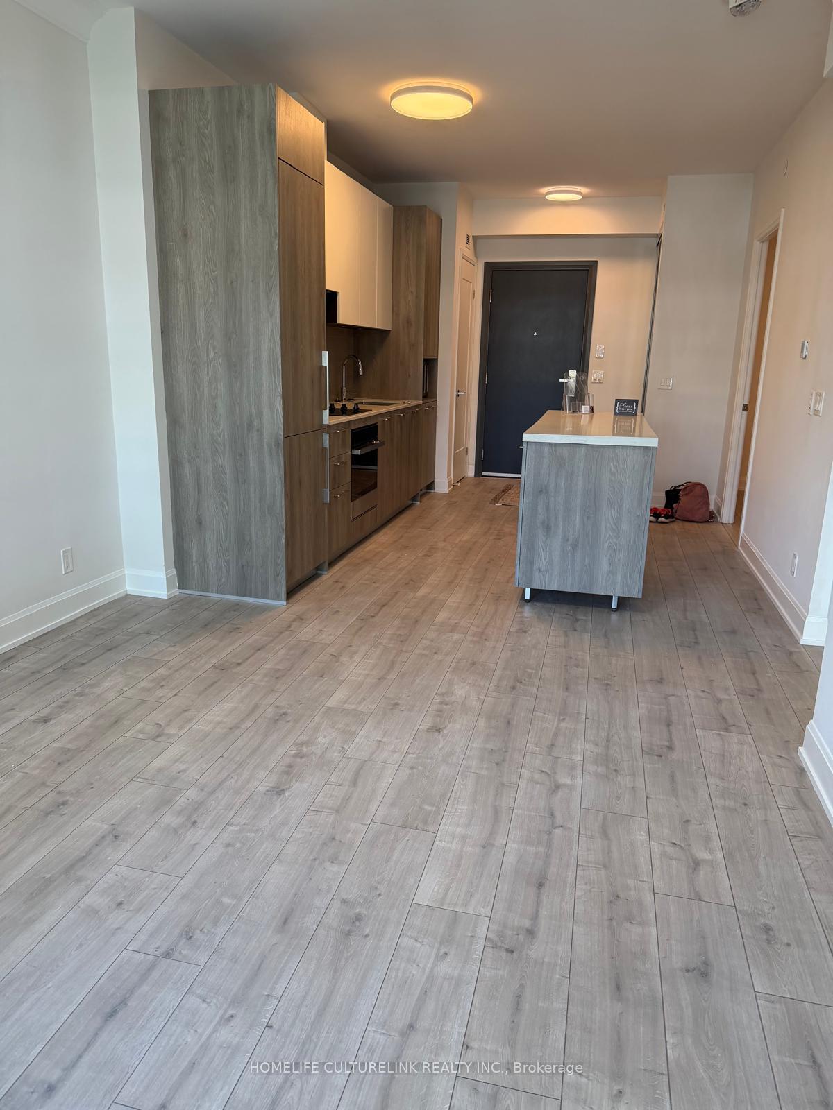 Photo 4 of Unit 321, 38 Water Walk Drive, Markham, Unionville — HOMEH