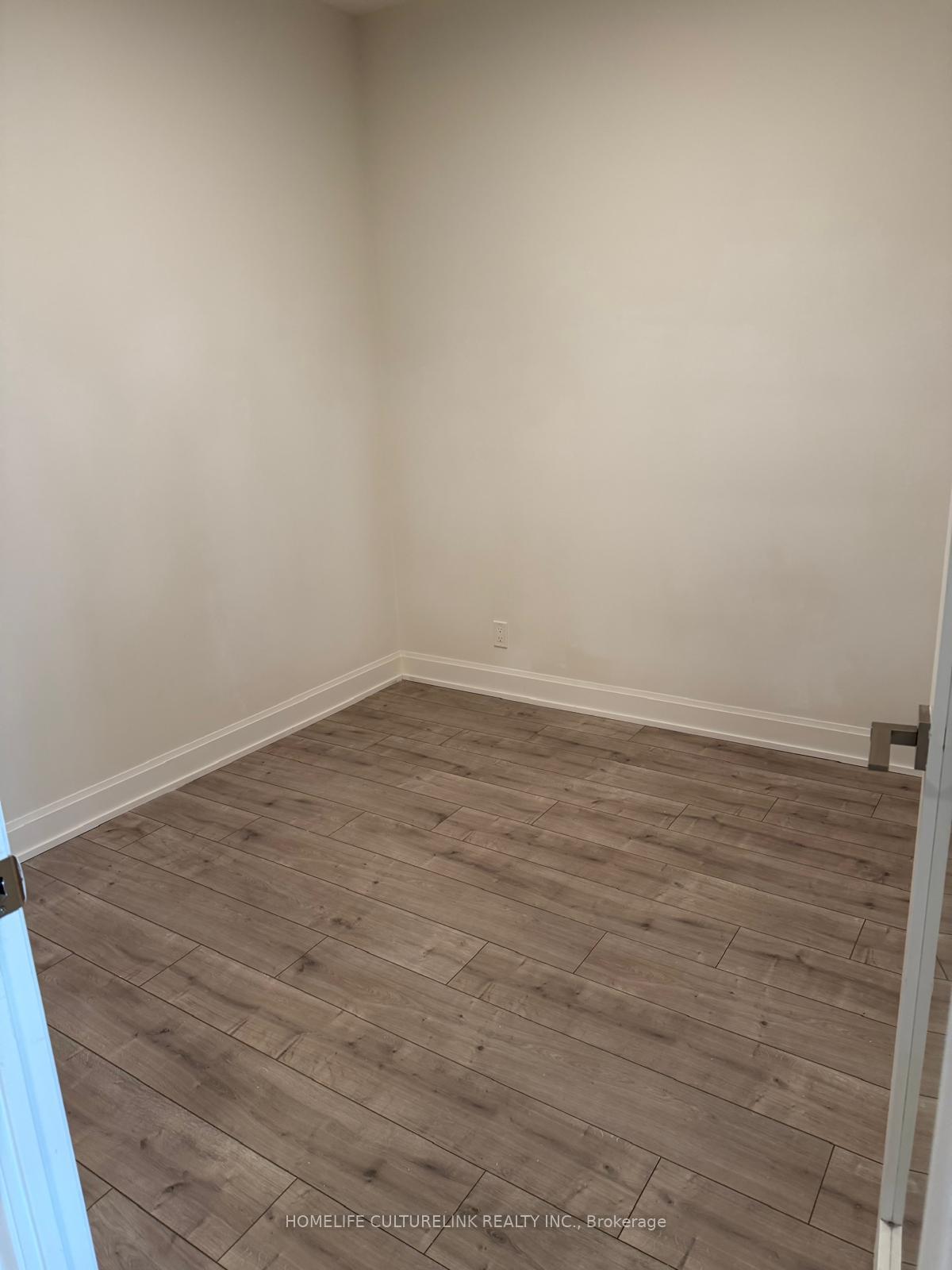 Photo 7 of Unit 321, 38 Water Walk Drive, Markham, Unionville — HOMEH