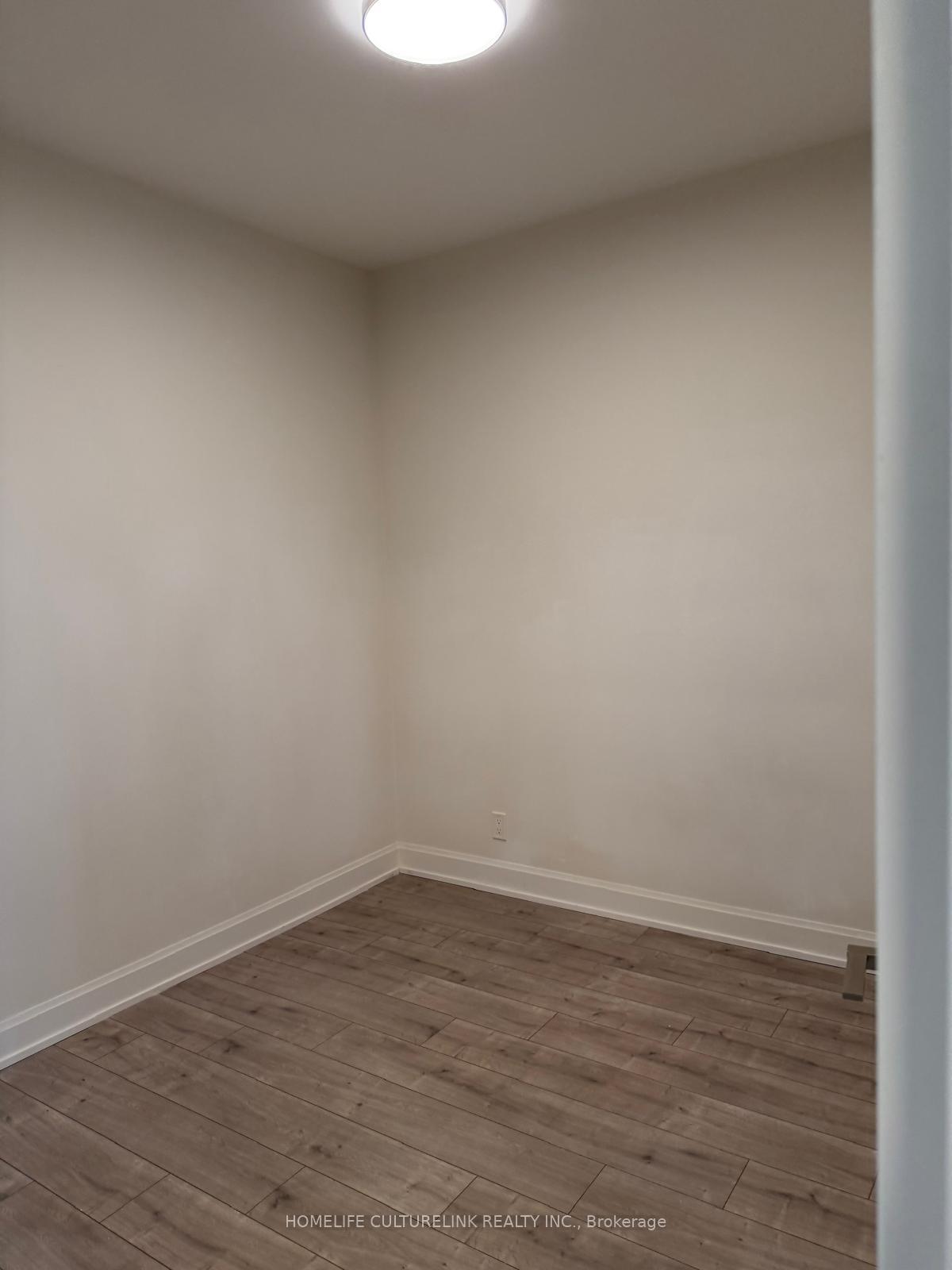 Photo 8 of Unit 321, 38 Water Walk Drive, Markham, Unionville — HOMEH