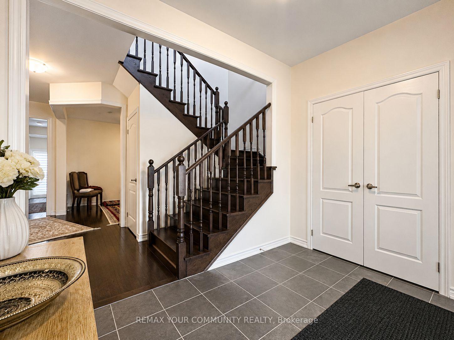 Photo 2 of 101 Connell Drive, Georgina, Keswick North — HOMEH