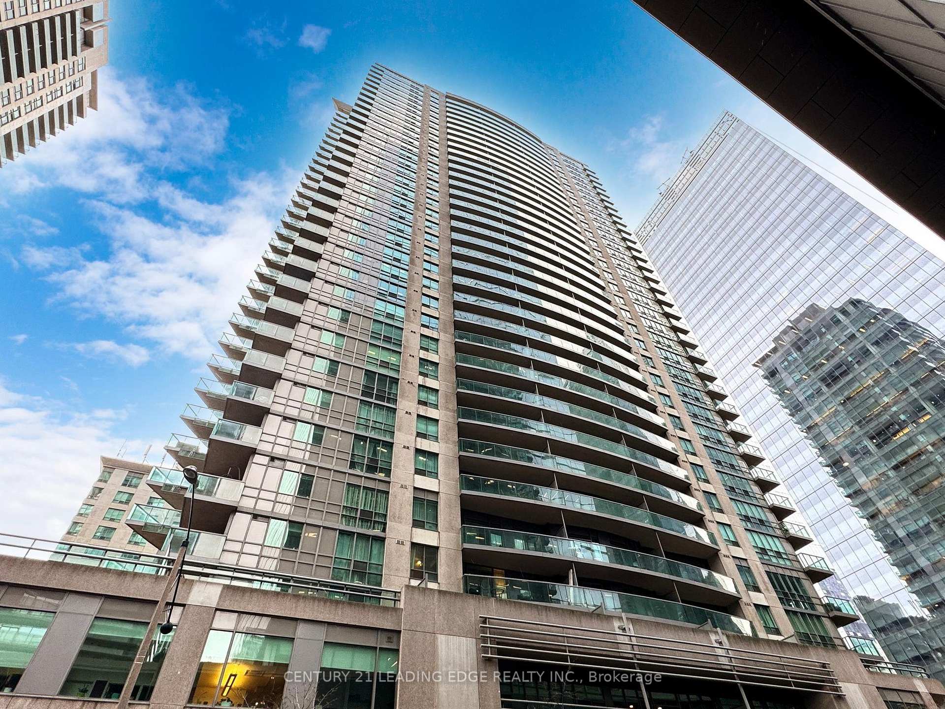 Photo 4 of Unit 3503, 30 Grand Trunk Crescent, Toronto, Waterfront Communities — HOMEH