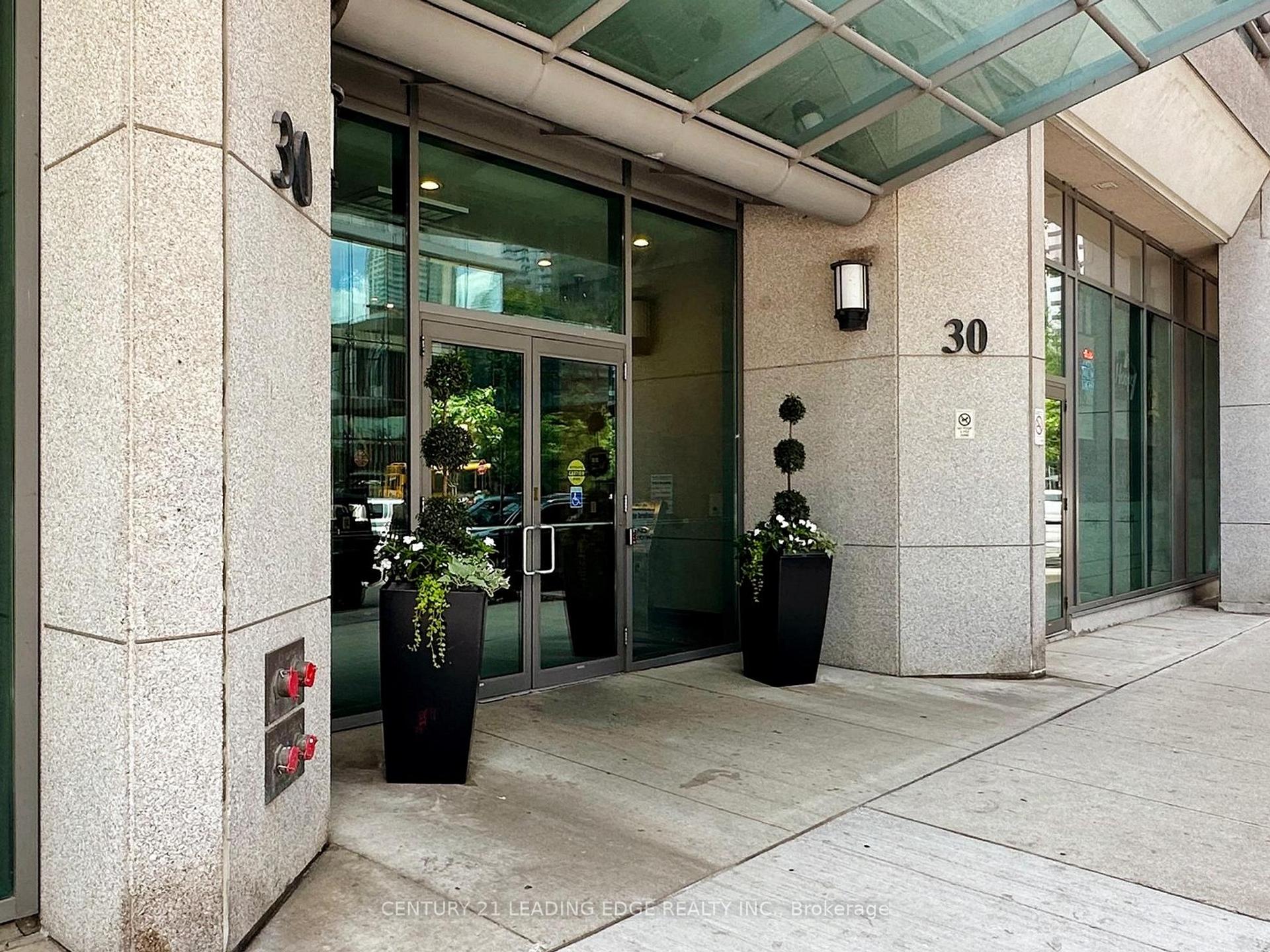 Photo 5 of Unit 3503, 30 Grand Trunk Crescent, Toronto, Waterfront Communities — HOMEH