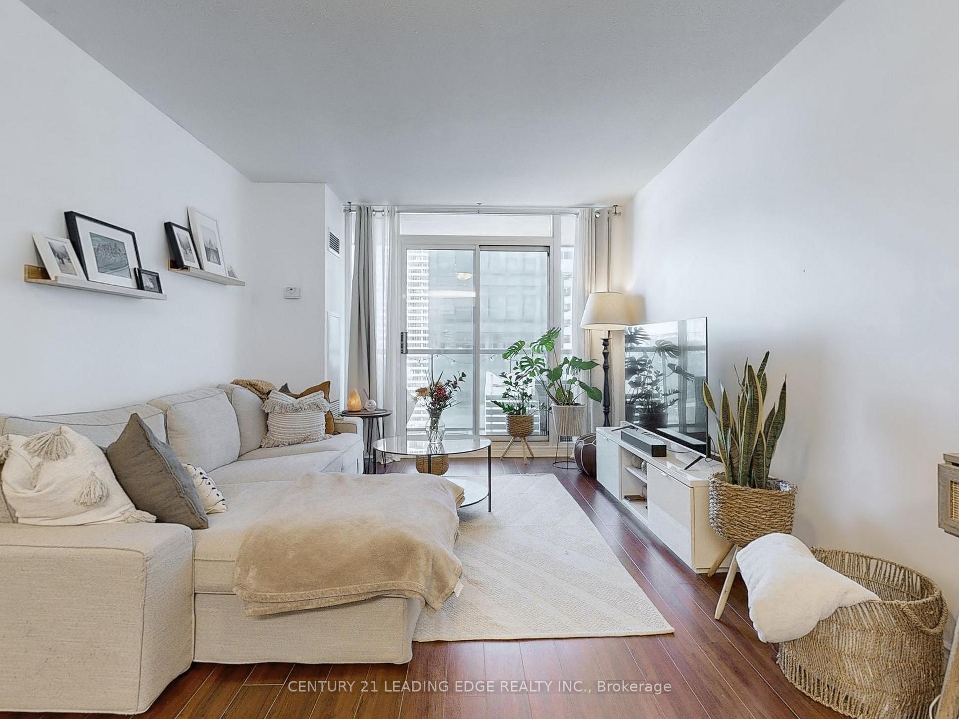 Photo 10 of Unit 3503, 30 Grand Trunk Crescent, Toronto, Waterfront Communities — HOMEH