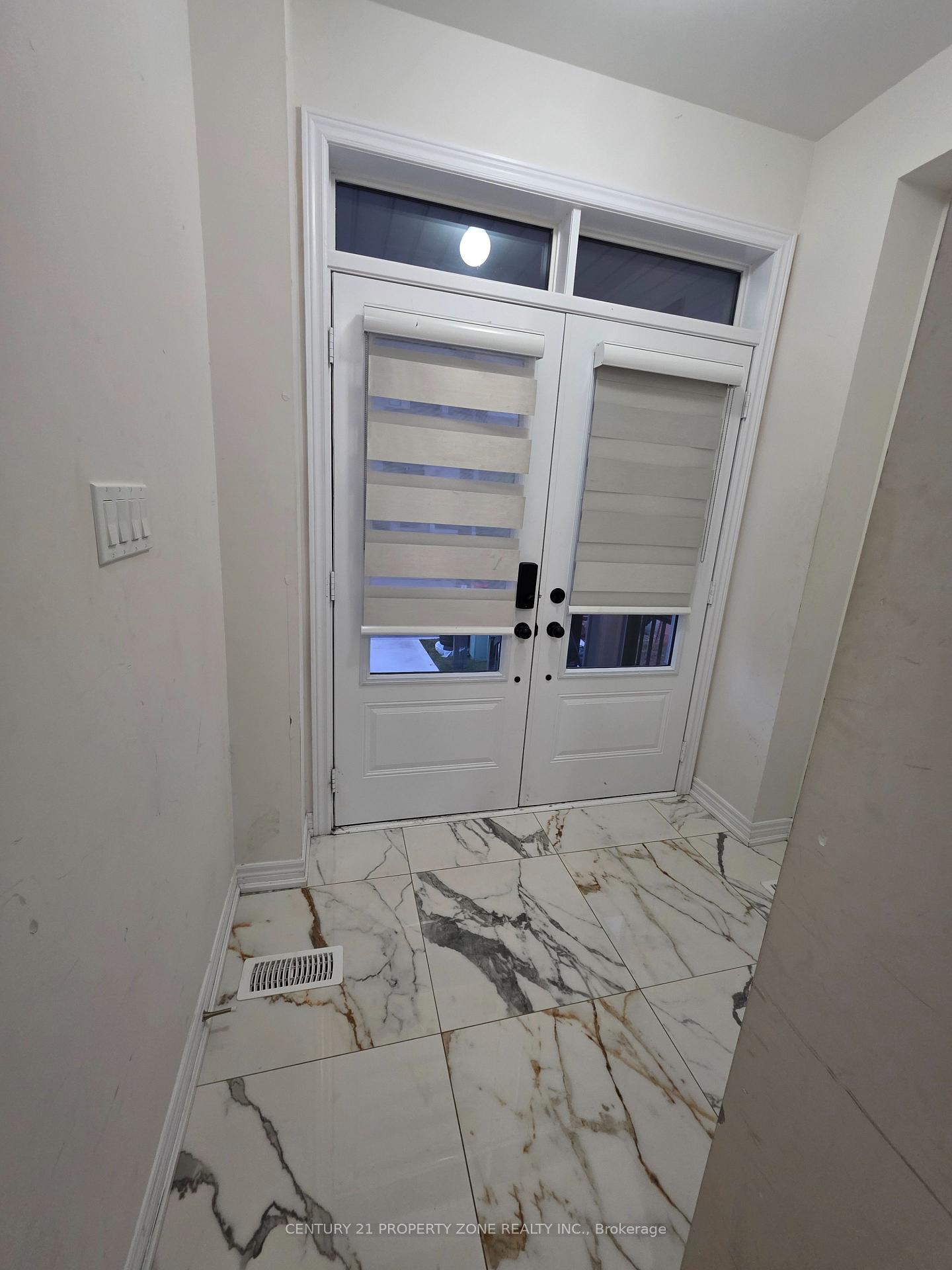 Photo 3 of 42 Hayrake Street, Brampton, Snelgrove — HOMEH