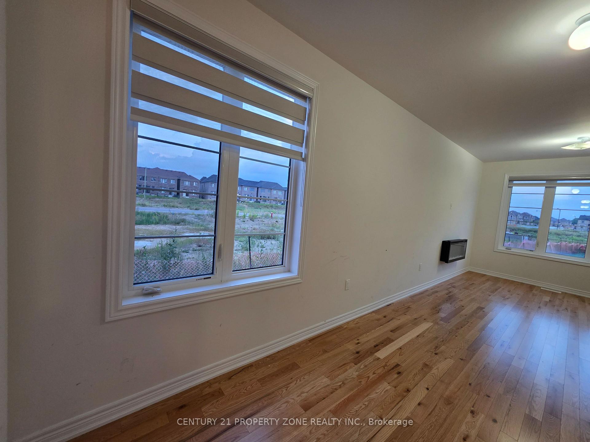 Photo 8 of 42 Hayrake Street, Brampton, Snelgrove — HOMEH