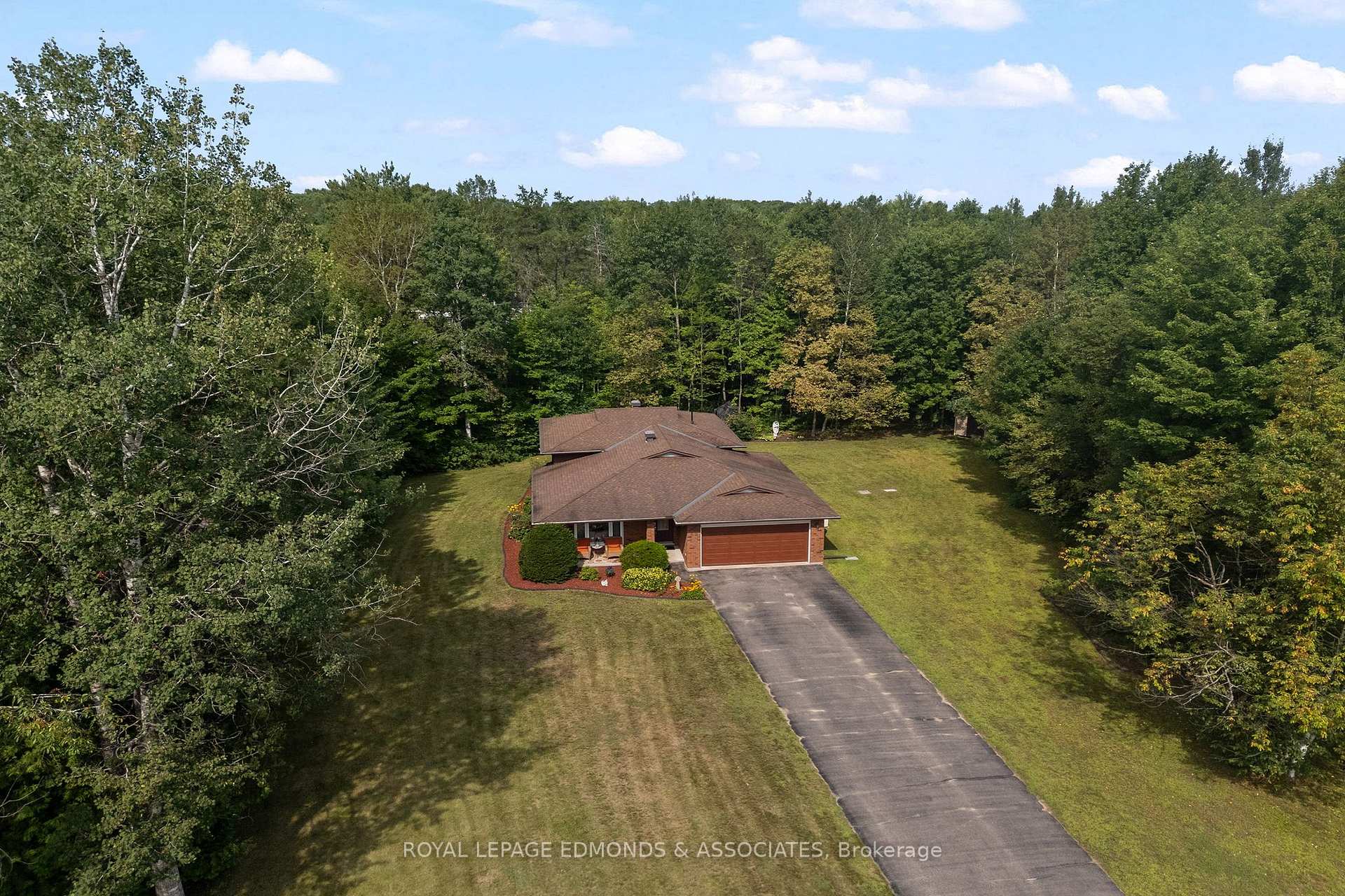 Photo 1 of 20 Mueller Crescent, Petawawa, Petawawa — HOMEH