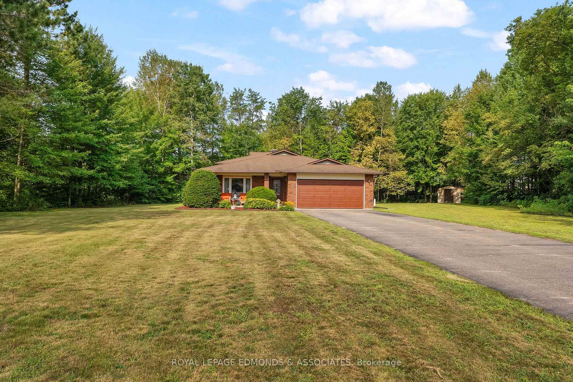 Photo 5 of 20 Mueller Crescent, Petawawa, Petawawa — HOMEH