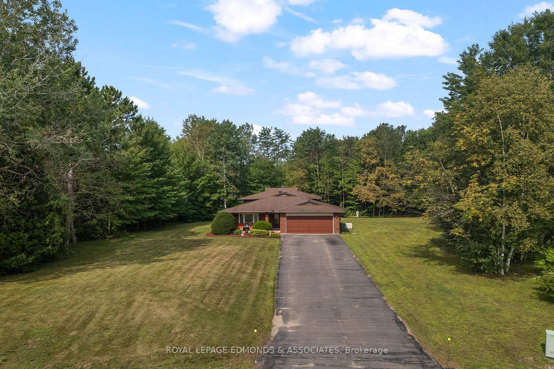 Photo 6 of 20 Mueller Crescent, Petawawa, Petawawa — HOMEH