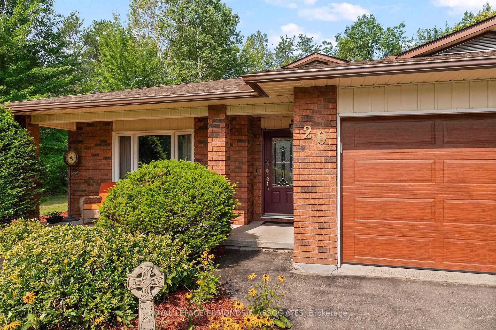Photo 8 of 20 Mueller Crescent, Petawawa, Petawawa — HOMEH