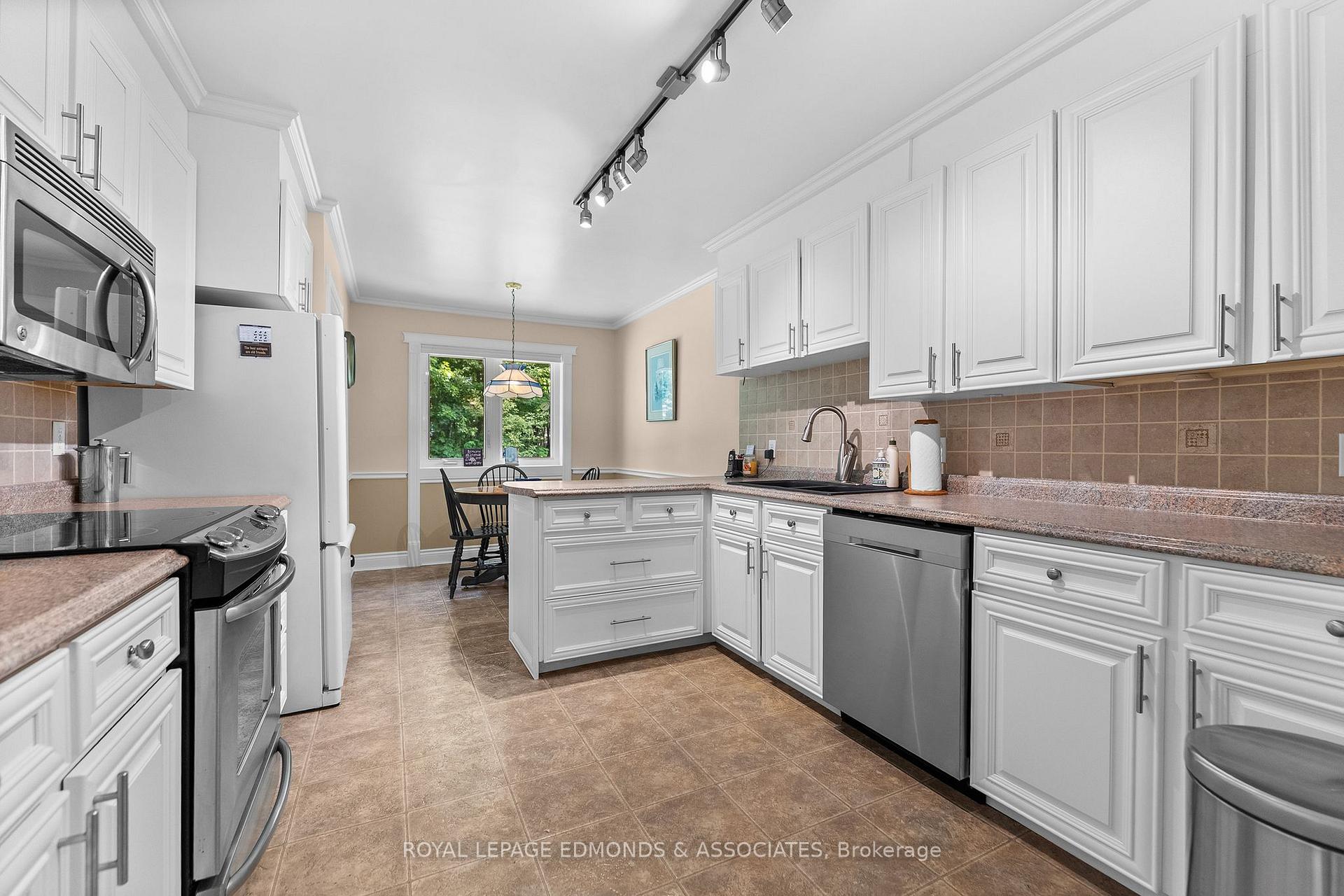 Photo 16 of 20 Mueller Crescent, Petawawa, Petawawa — HOMEH