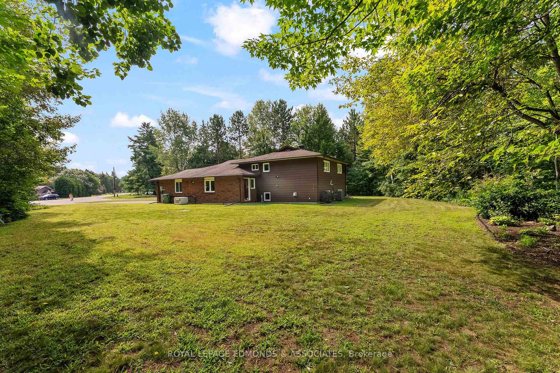 Photo 37 of 20 Mueller Crescent, Petawawa, Petawawa — HOMEH