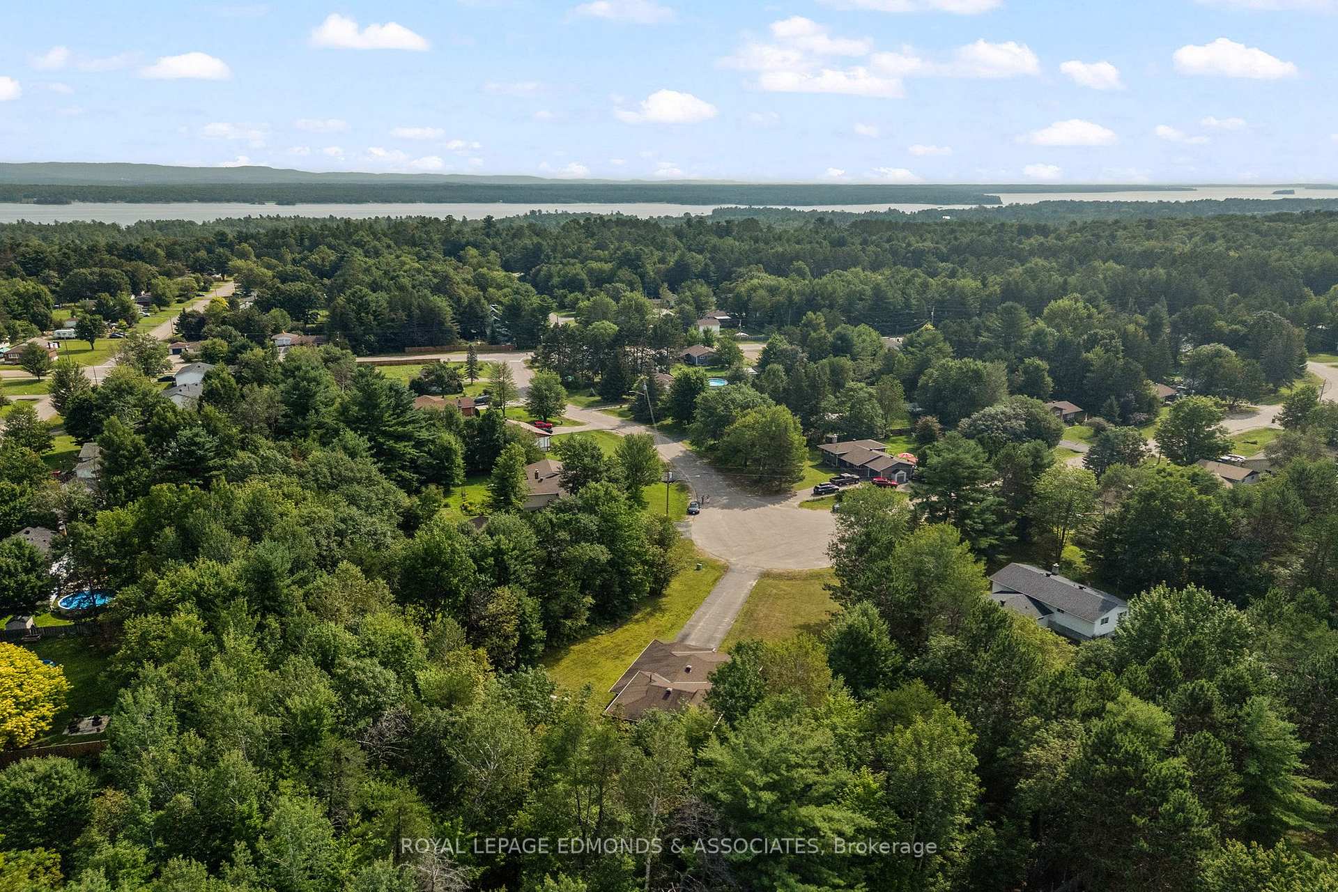 Photo 42 of 20 Mueller Crescent, Petawawa, Petawawa — HOMEH