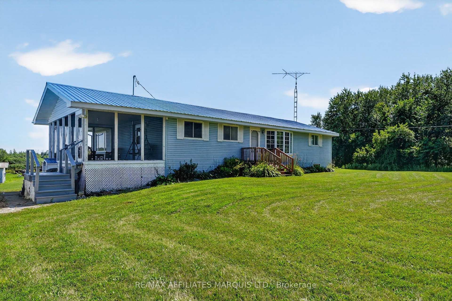 Photo 2 of 19456 Gore Road, South Glengarry, South Glengarry (Charlottenburgh) Twp — HOMEH