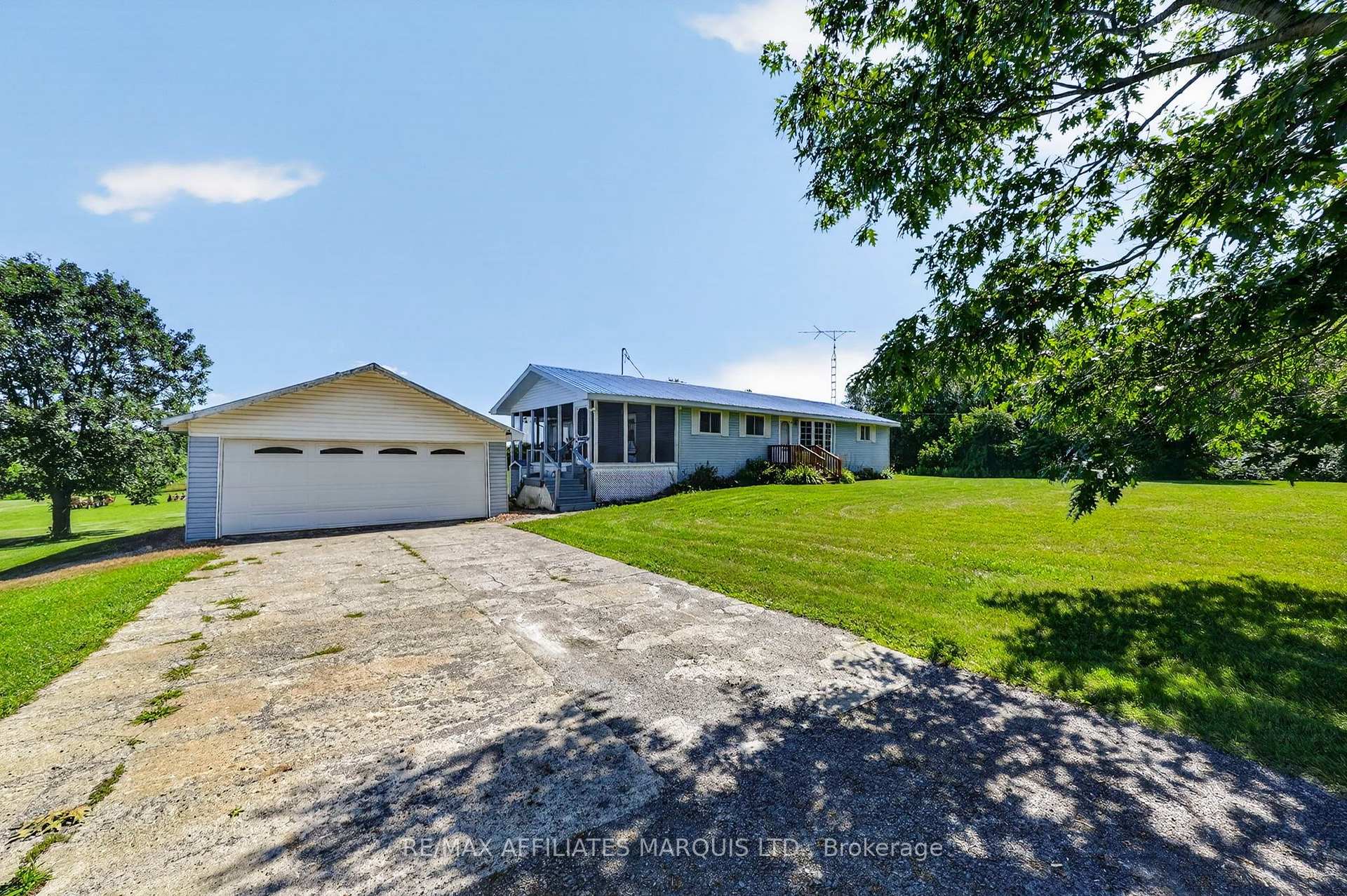 Photo 4 of 19456 Gore Road, South Glengarry, South Glengarry (Charlottenburgh) Twp — HOMEH