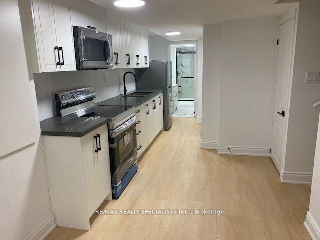 Photo 5 of Unit Lower, 886 Francine Crescent, Mississauga, East Credit — HOMEH