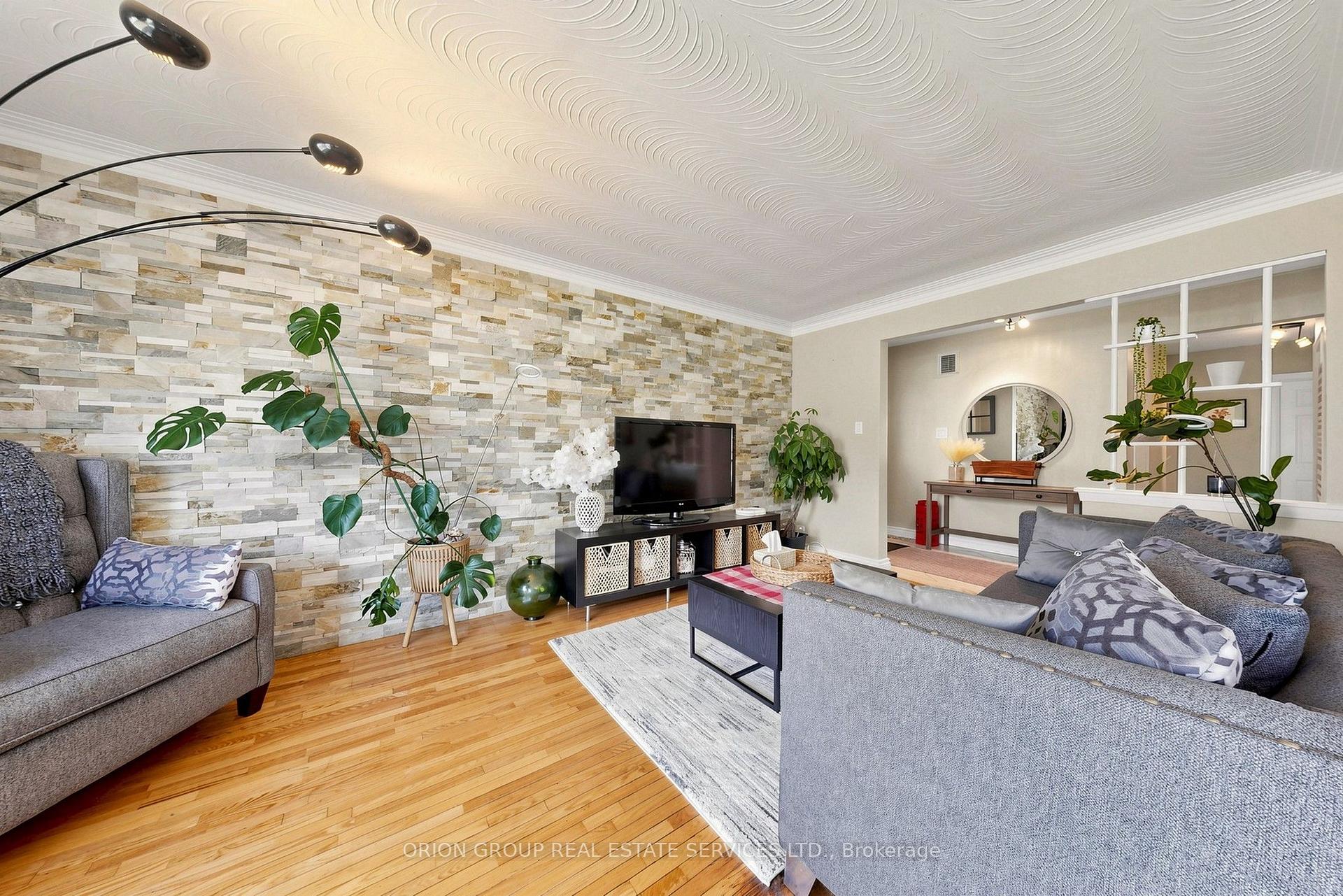 Photo 5 of 145 Kingsview Boulevard, Etobicoke, Kingsview Village-The Westway — HOMEH