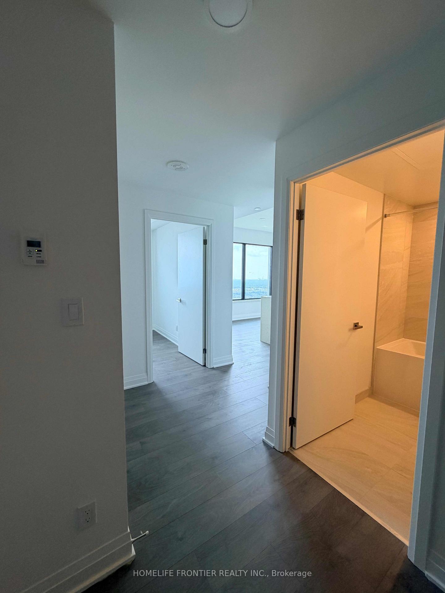 Photo 3 of Unit 4704, 4015 The Exchange, Mississauga, City Centre — HOMEH
