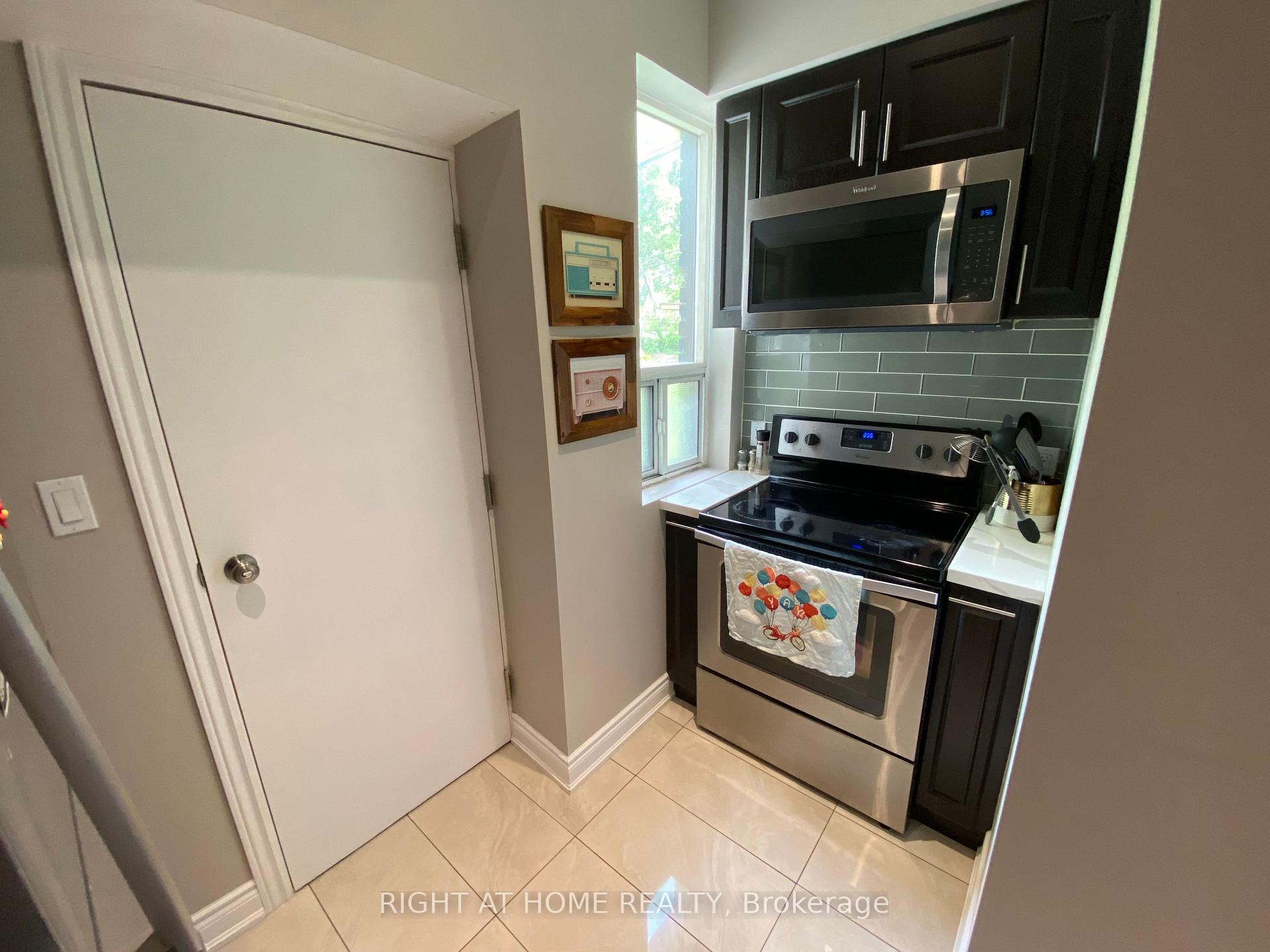 Photo 5 of Unit Main Floor Unit, 989 Dufferin Street, Toronto, Dufferin Grove — HOMEH