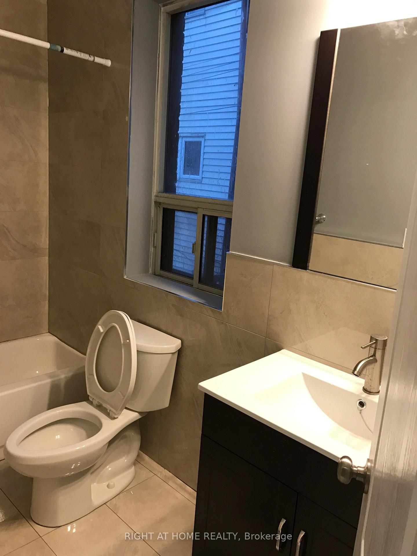Photo 11 of Unit Main Floor Unit, 989 Dufferin Street, Toronto, Dufferin Grove — HOMEH