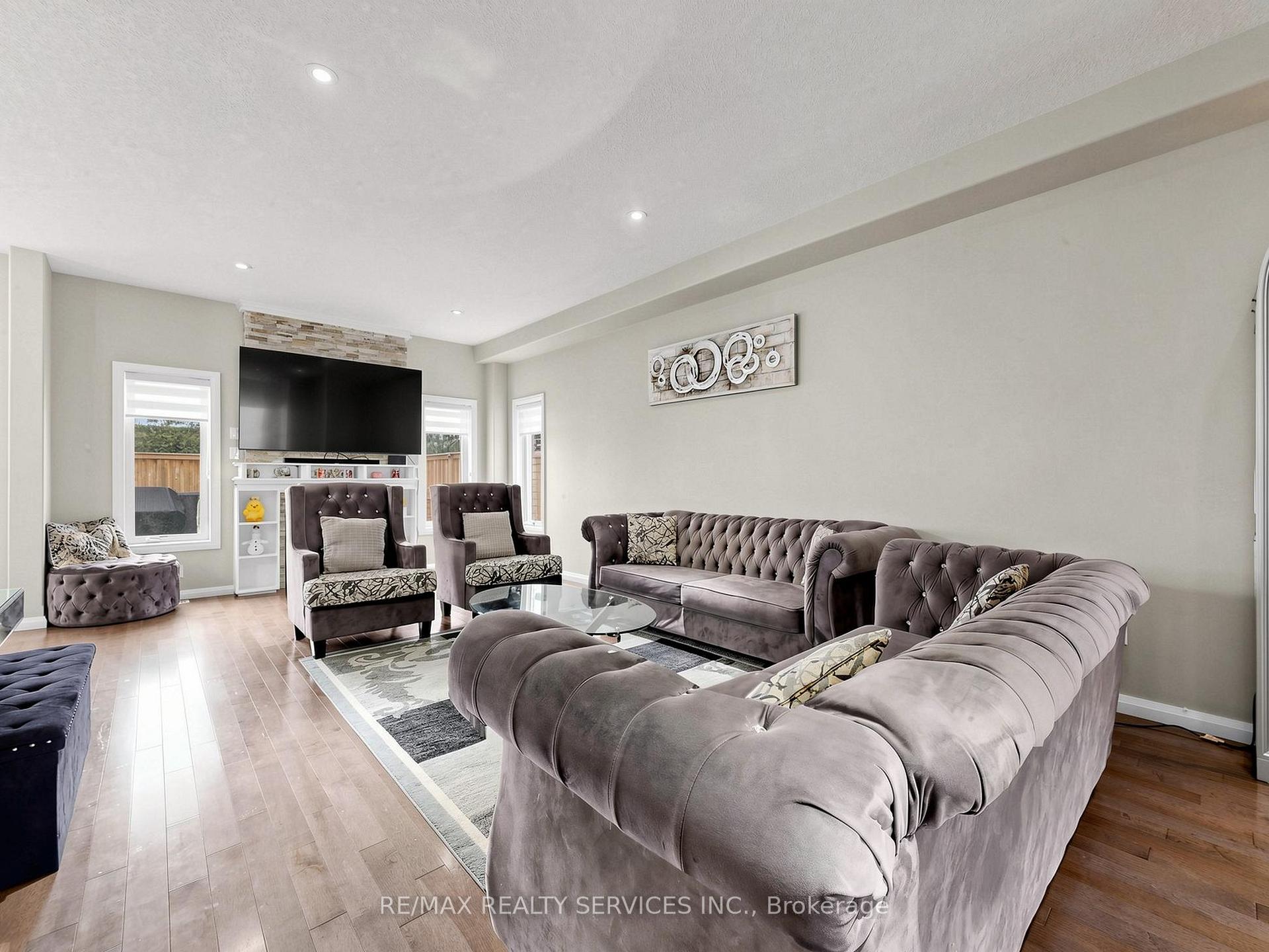 Photo 8 of 291 Hardcastle Drive, Cambridge, Blair Road — HOMEH