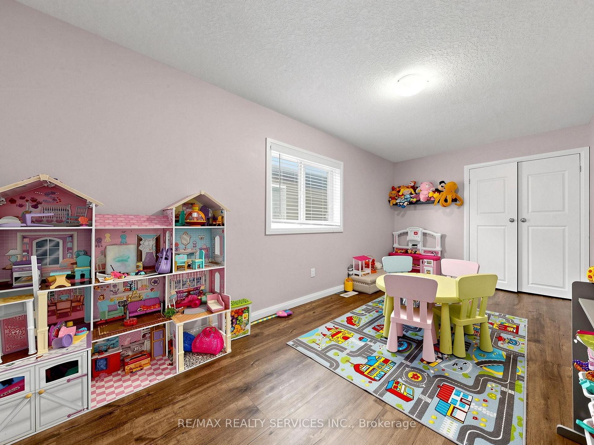 Photo 34 of 291 Hardcastle Drive, Cambridge, Blair Road — HOMEH