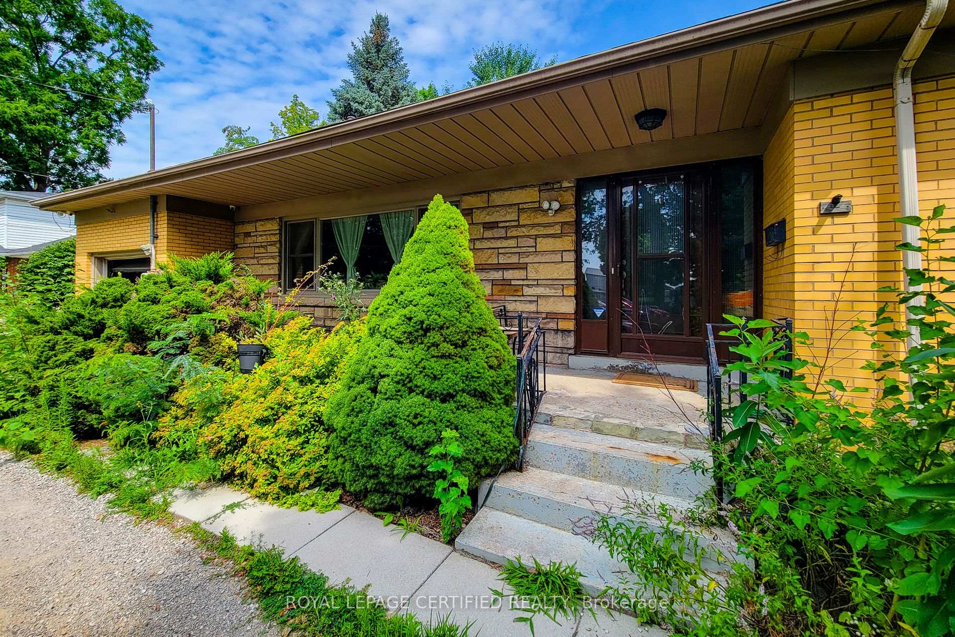 Photo 4 of 55 Garner Road, Hamilton, Ancaster — HOMEH