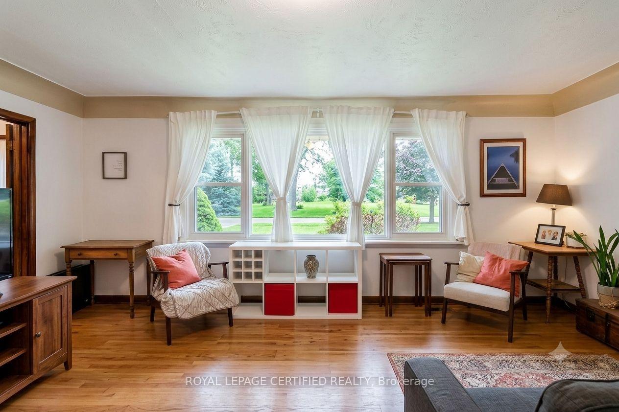 Photo 9 of 55 Garner Road, Hamilton, Ancaster — HOMEH