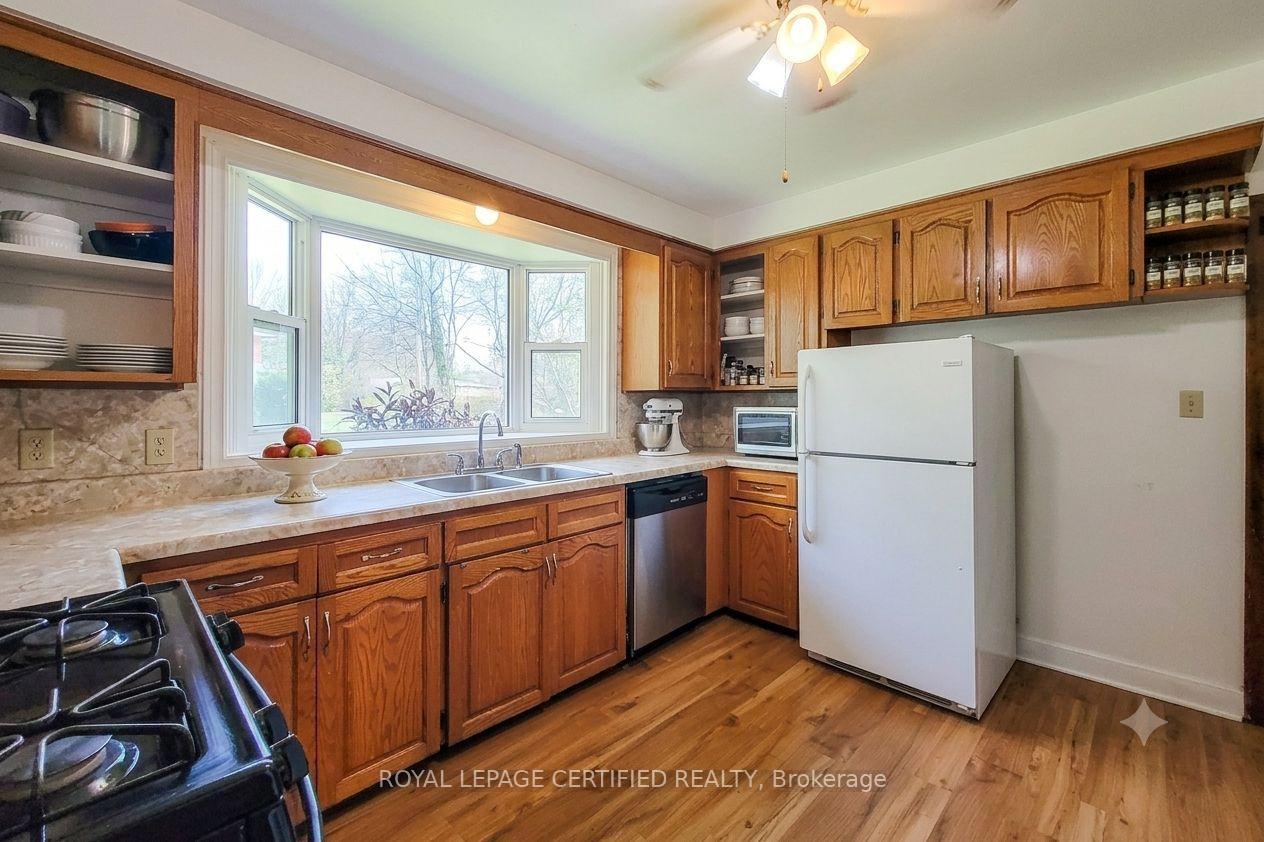 Photo 12 of 55 Garner Road, Hamilton, Ancaster — HOMEH