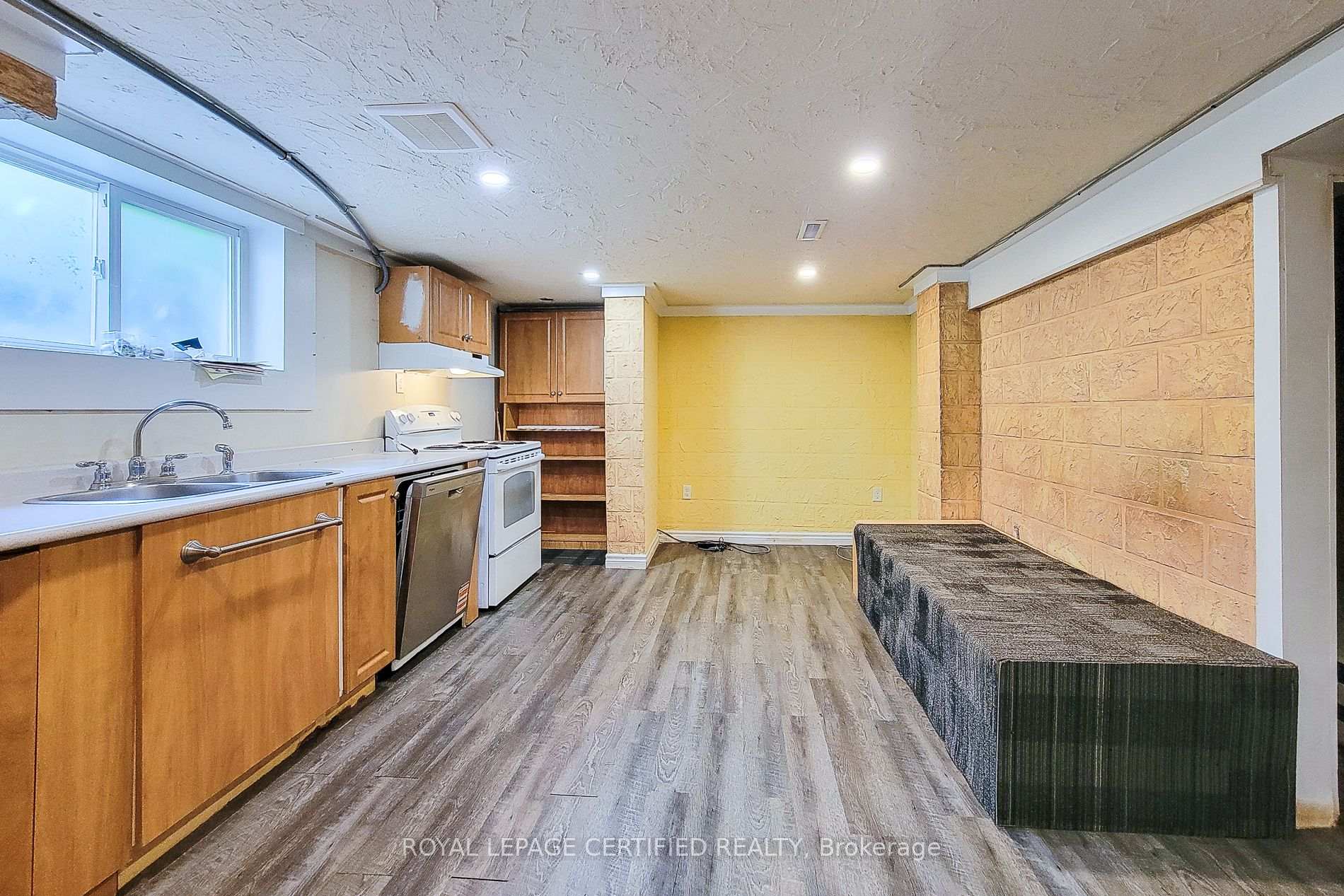 Photo 24 of 55 Garner Road, Hamilton, Ancaster — HOMEH