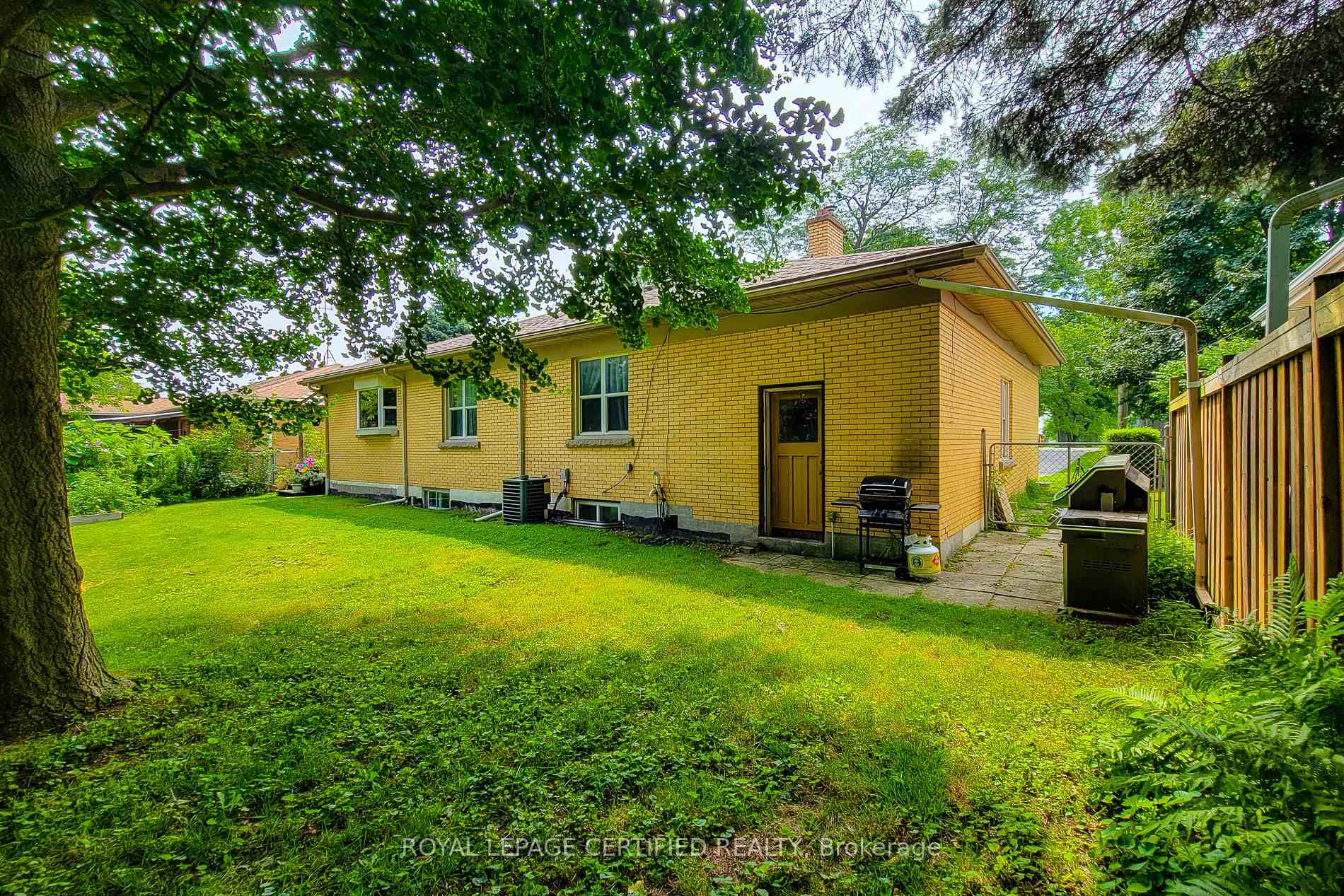 Photo 35 of 55 Garner Road, Hamilton, Ancaster — HOMEH