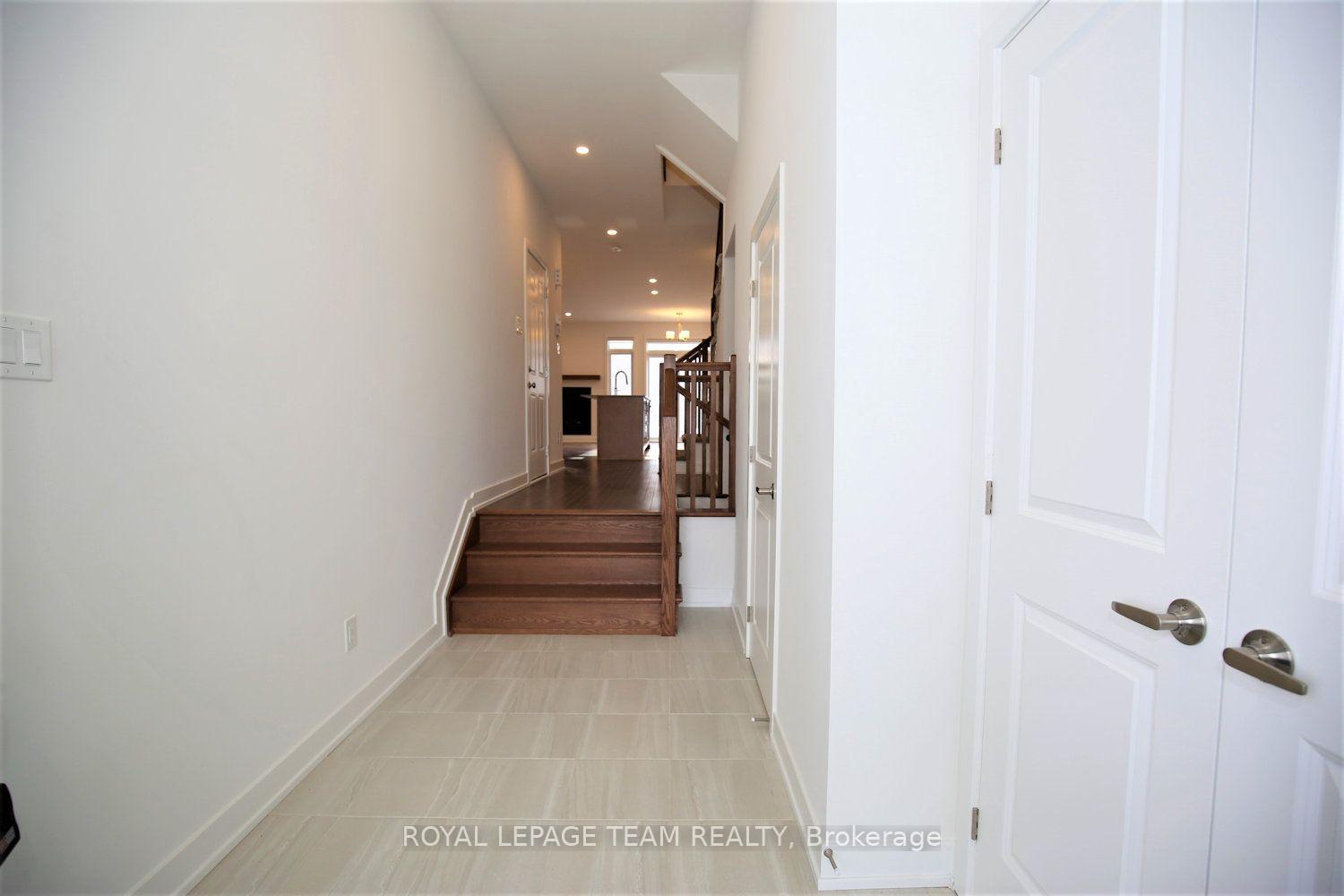 Photo 8 of 258 Monticello Avenue, Ottawa, Kanata - Emerald Meadows/Trailwest — HOMEH