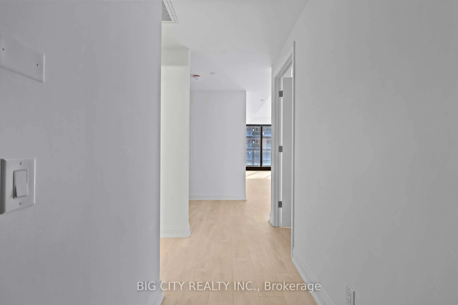 Photo 6 of Unit 904, 25 Frederick Todd Way, Toronto, Thorncliffe Park — HOMEH