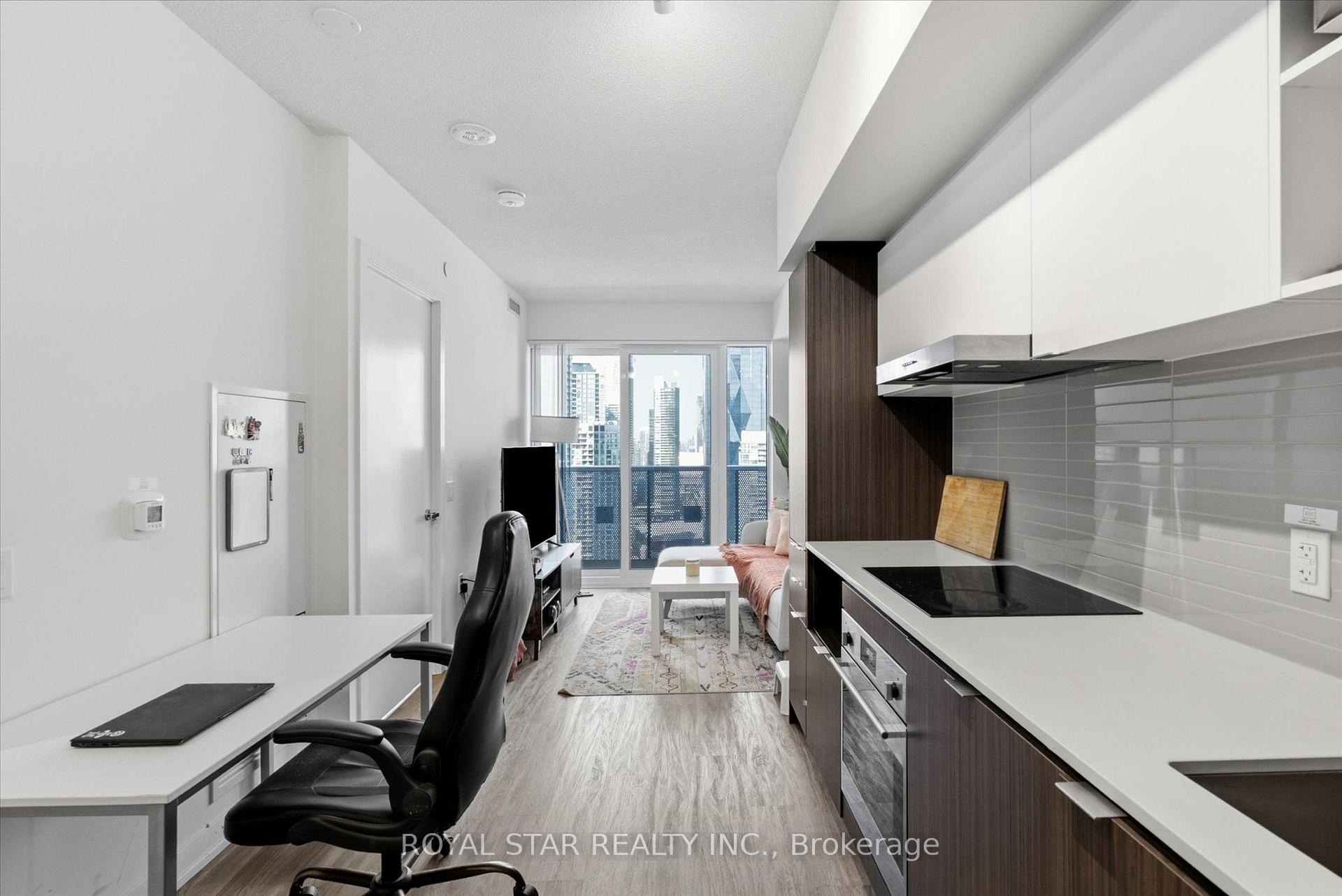 Photo 4 of Unit 4015, 55 Cooper Street, Toronto, Waterfront Communities — HOMEH