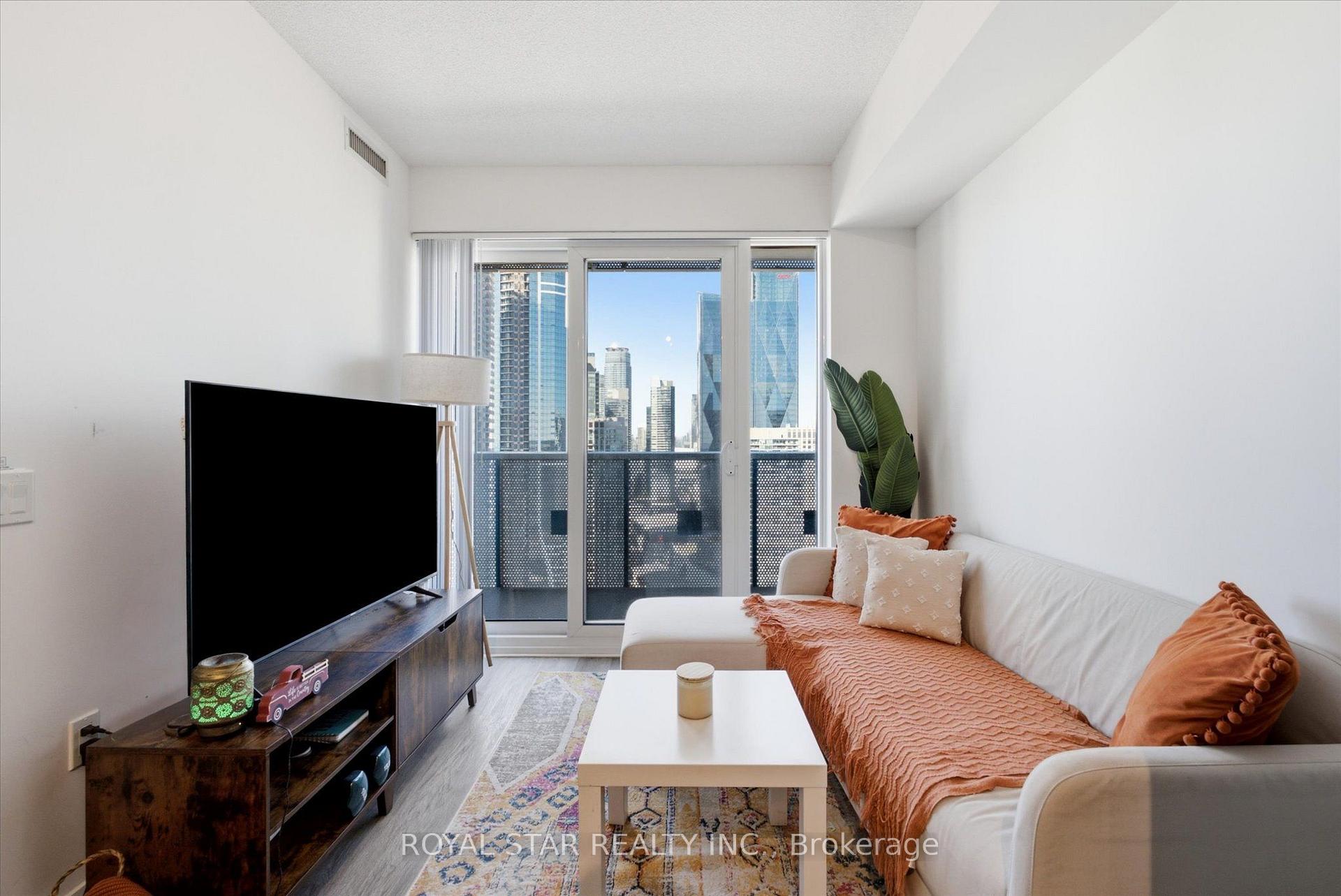 Photo 12 of Unit 4015, 55 Cooper Street, Toronto, Waterfront Communities — HOMEH