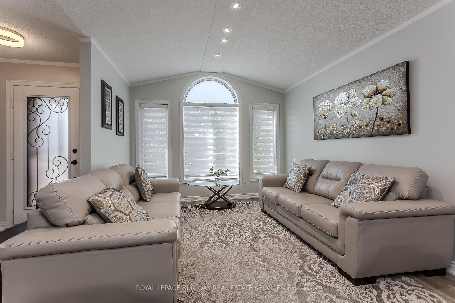 Photo 9 of 209 Portage Lane, Hamilton, Rural Glanbrook — HOMEH