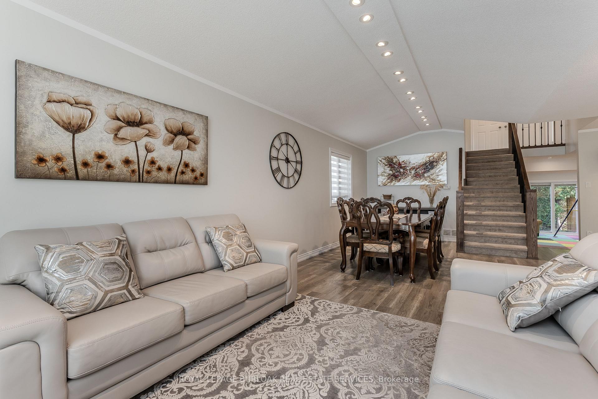 Photo 11 of 209 Portage Lane, Hamilton, Rural Glanbrook — HOMEH