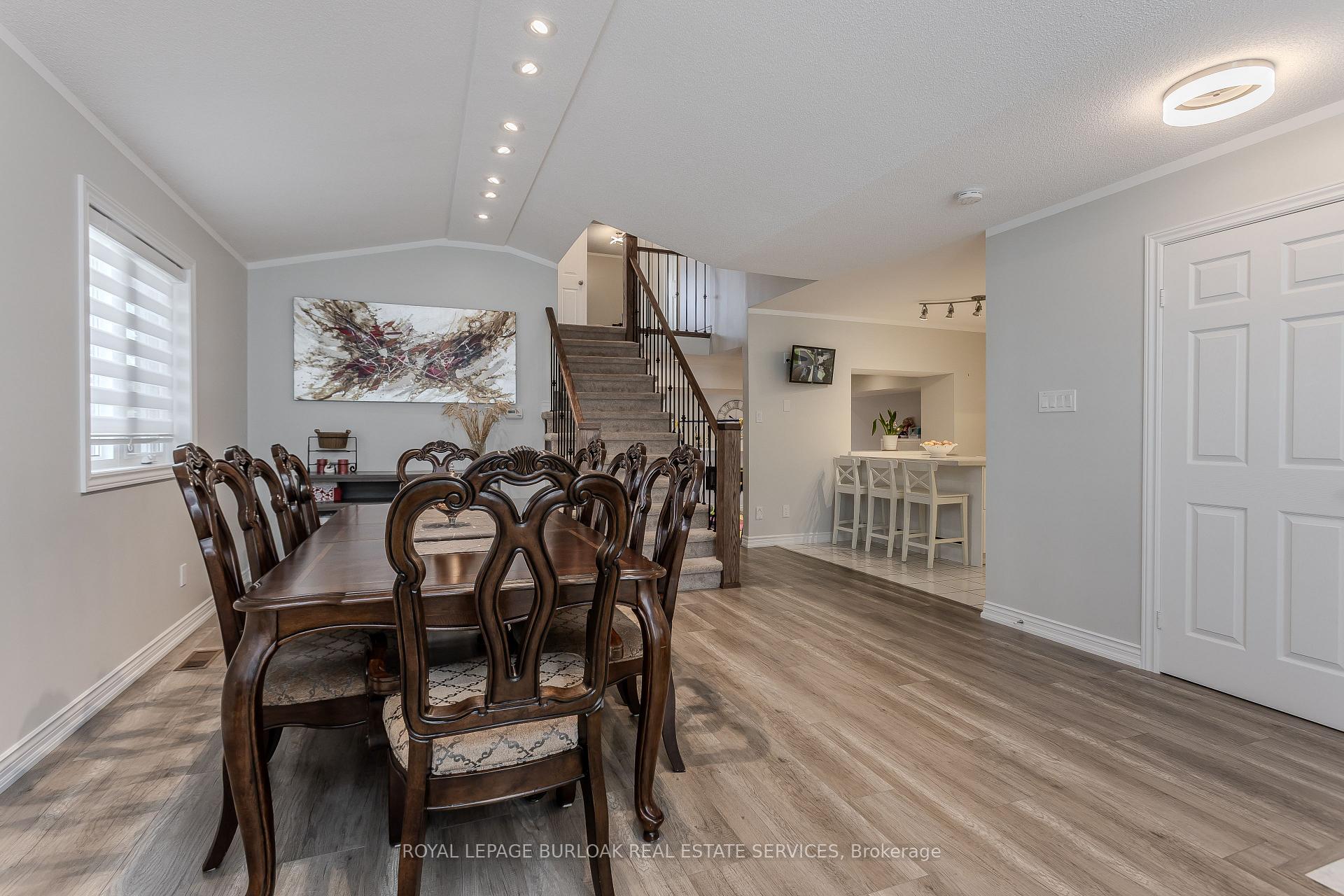 Photo 12 of 209 Portage Lane, Hamilton, Rural Glanbrook — HOMEH