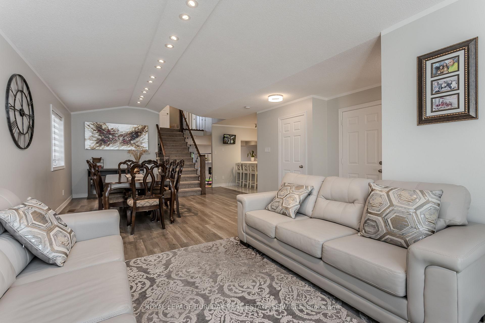 Photo 13 of 209 Portage Lane, Hamilton, Rural Glanbrook — HOMEH
