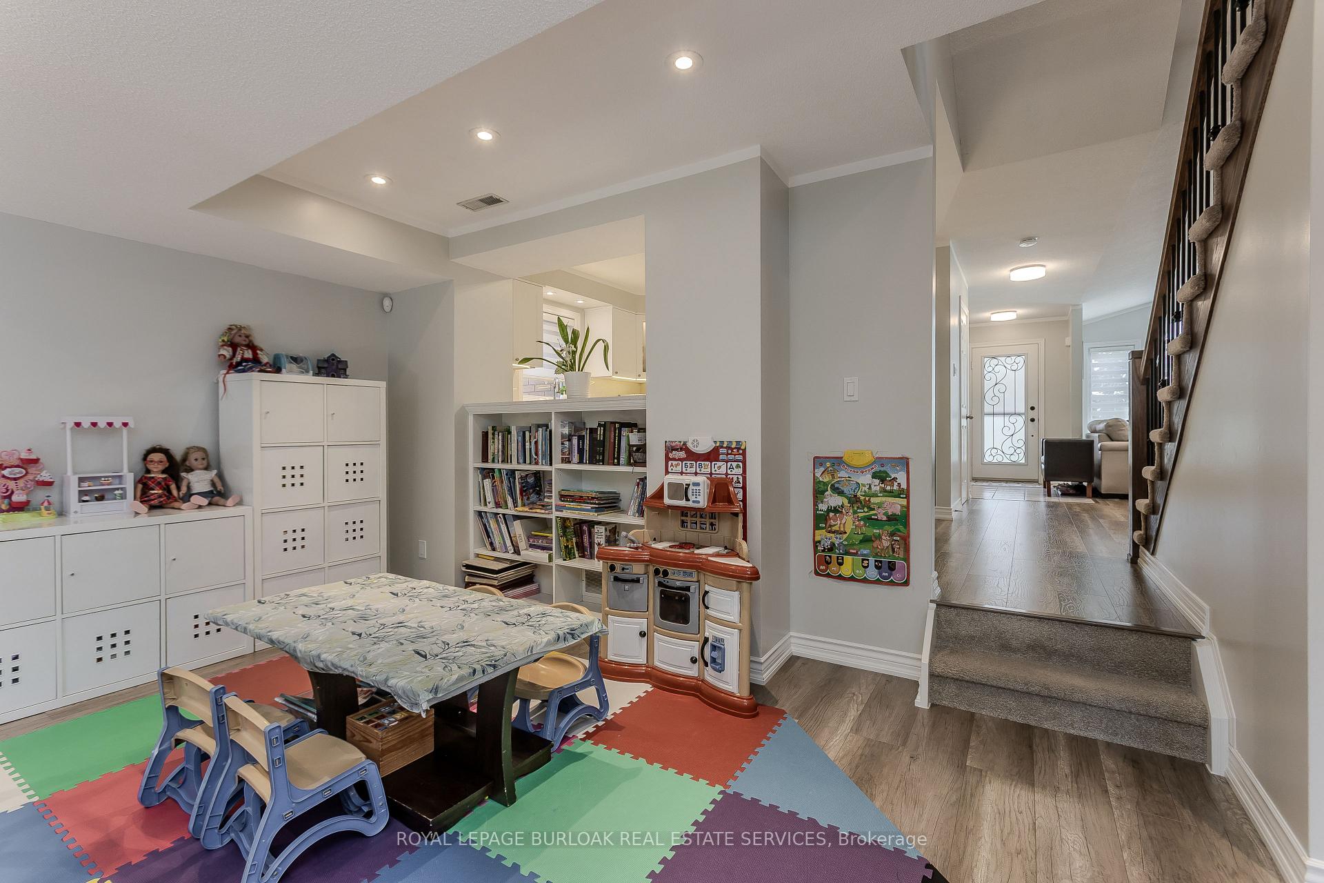 Photo 32 of 209 Portage Lane, Hamilton, Rural Glanbrook — HOMEH