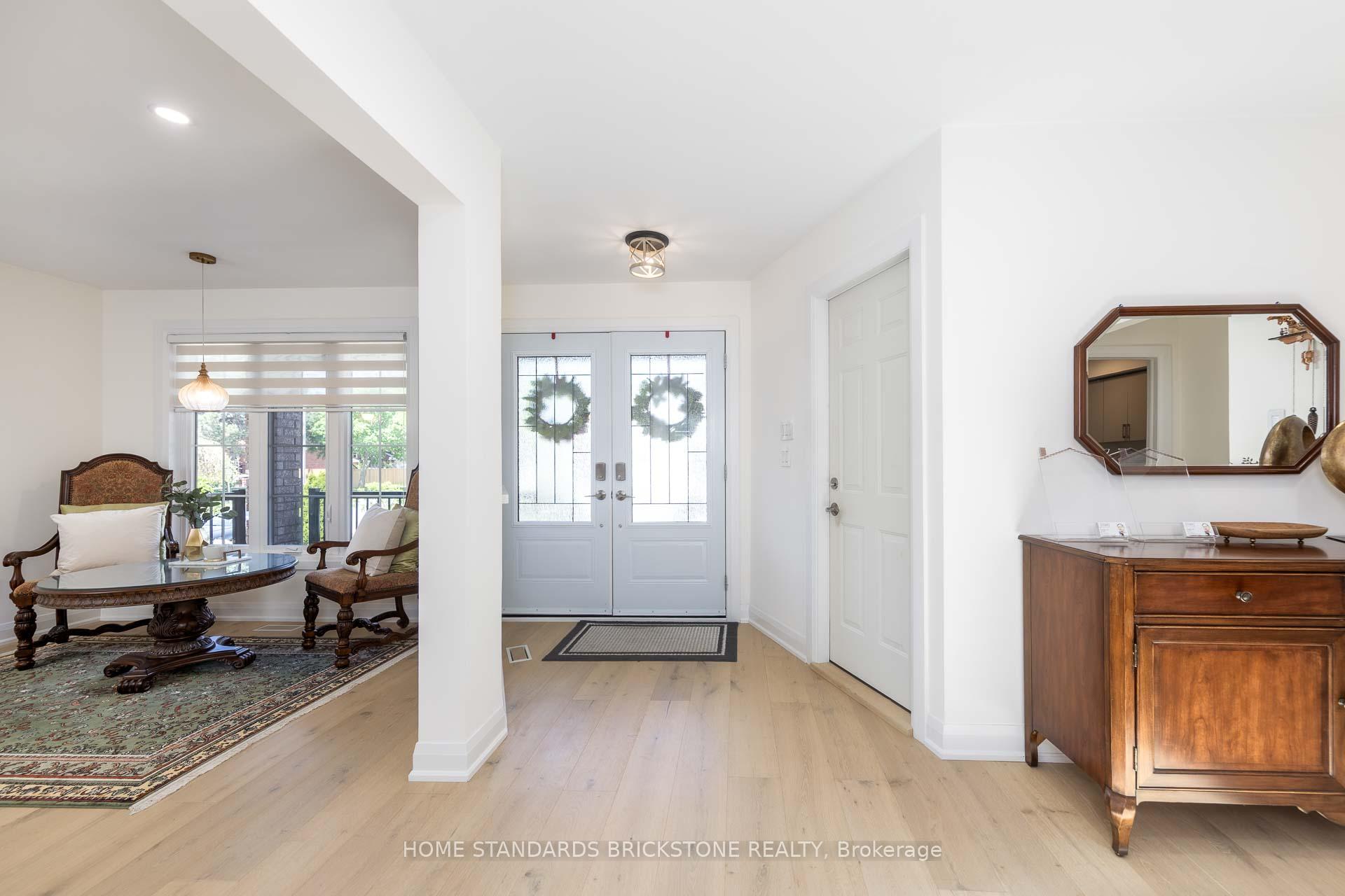 Photo 3 of 139 Pinewood Drive, Vaughan, Crestwood-Springfarm-Yorkhill — HOMEH