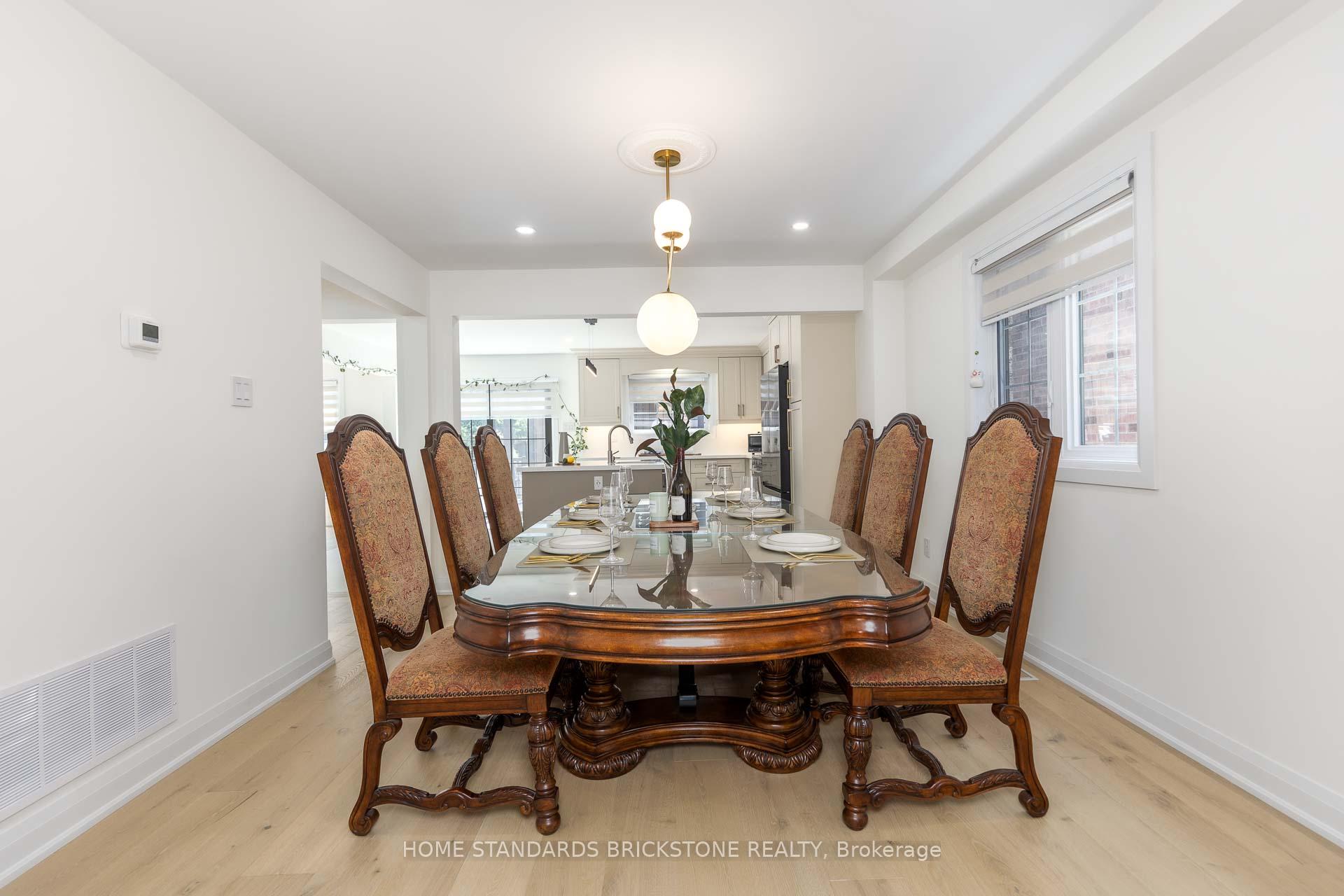 Photo 7 of 139 Pinewood Drive, Vaughan, Crestwood-Springfarm-Yorkhill — HOMEH