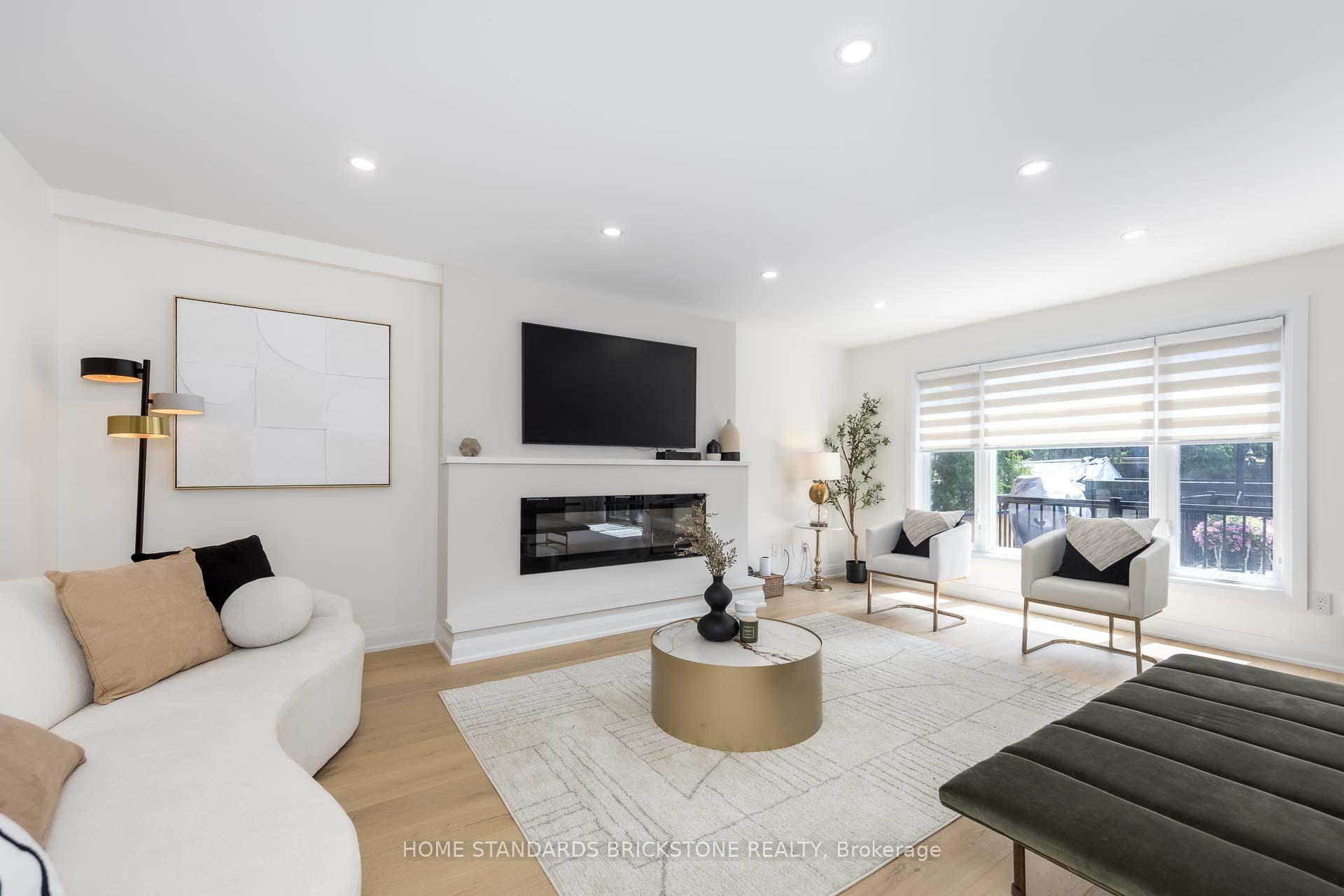 Photo 9 of 139 Pinewood Drive, Vaughan, Crestwood-Springfarm-Yorkhill — HOMEH